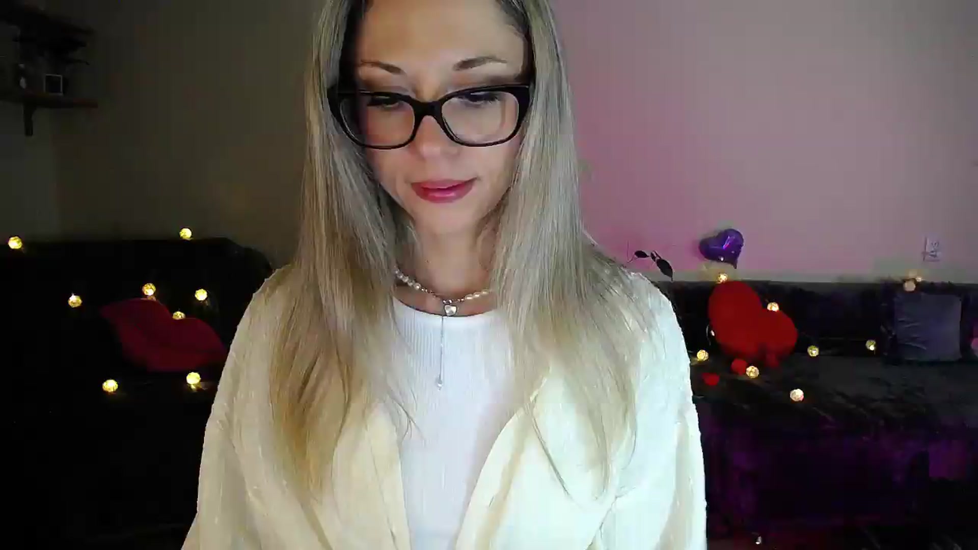 Gallery image thumbnail from Sunshine_alis's myfreecams stream on, 07/04/2026, 21:35 image 12 of 20