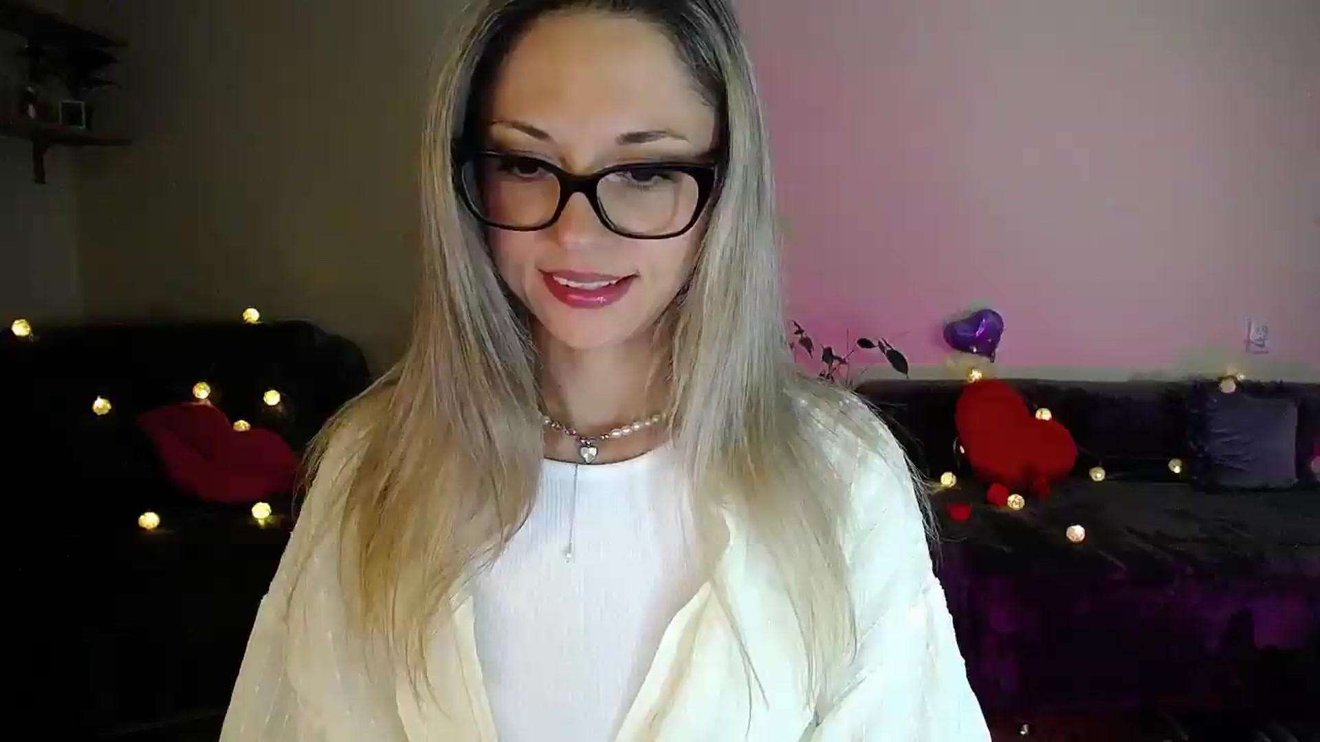 Gallery image thumbnail from Sunshine_alis's myfreecams stream on, 07/04/2026, 21:35 image 3 of 20