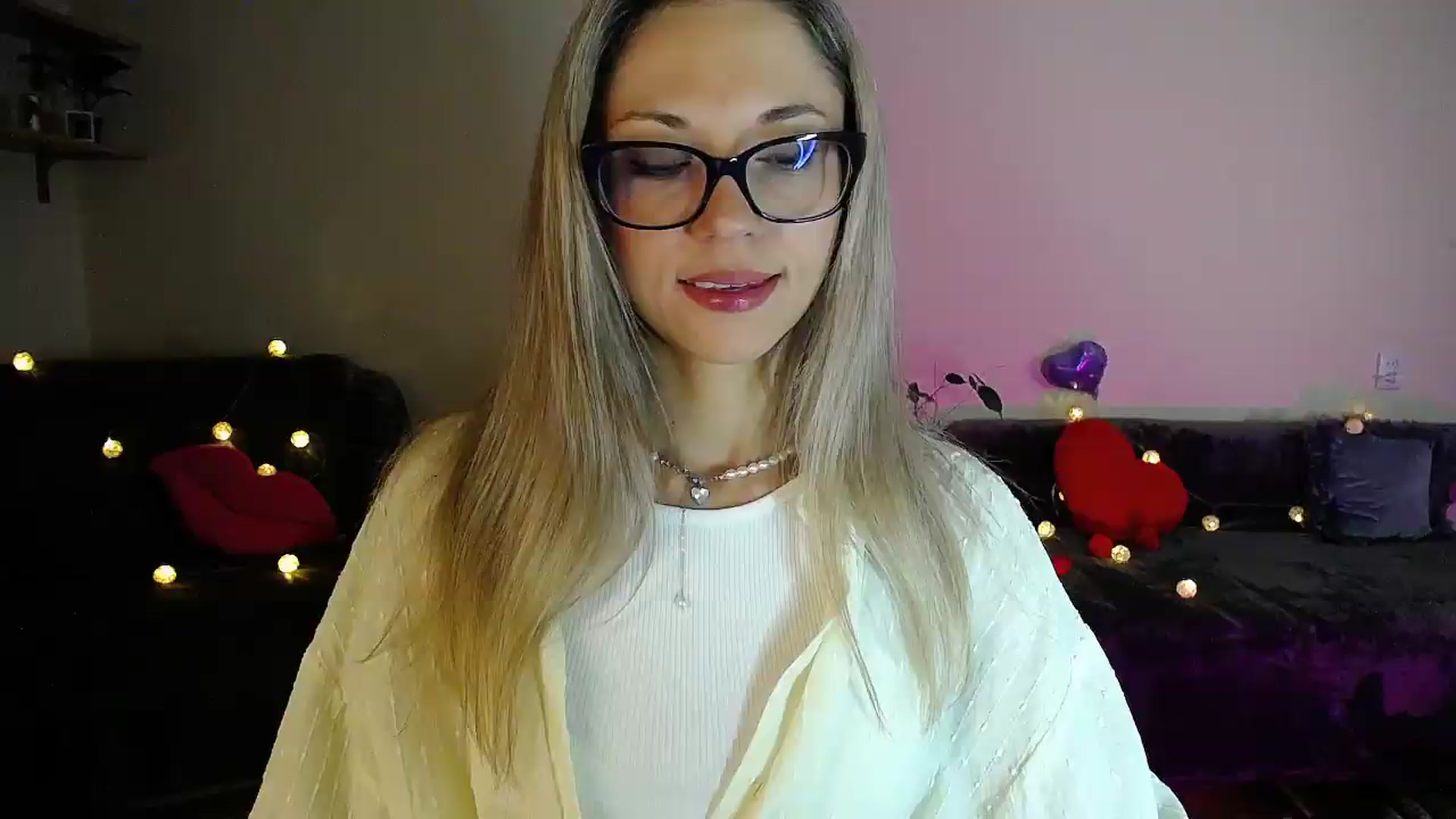 Gallery image thumbnail from Sunshine_alis's myfreecams stream on, 07/04/2026, 21:35 image 6 of 20