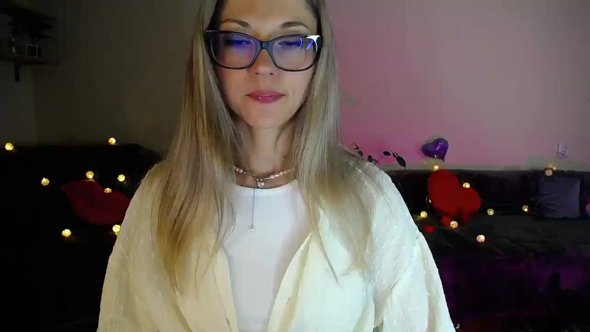 Gallery image thumbnail from Sunshine_alis's myfreecams stream on, 07/04/2026, 21:35 image 11 of 20