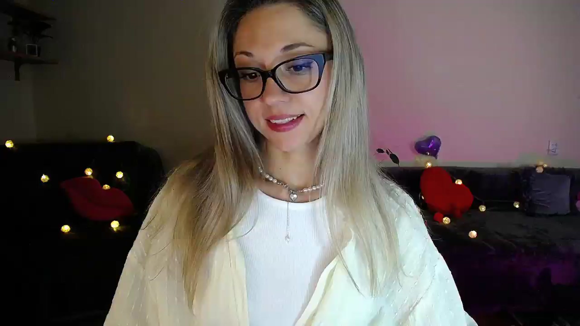 Gallery image thumbnail from Sunshine_alis's myfreecams stream on, 07/04/2026, 21:35 image 5 of 20