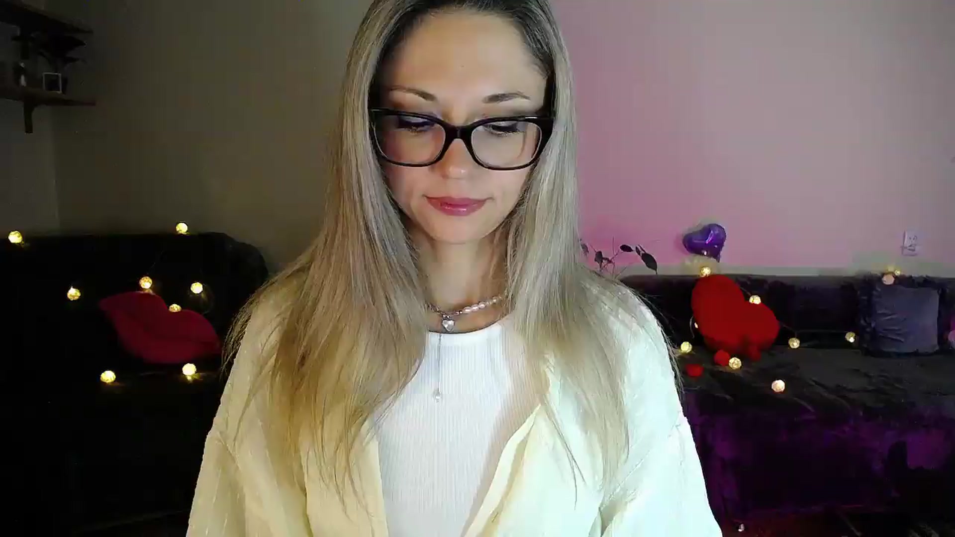 Gallery image thumbnail from Sunshine_alis's myfreecams stream on, 07/04/2026, 21:35 image 4 of 20