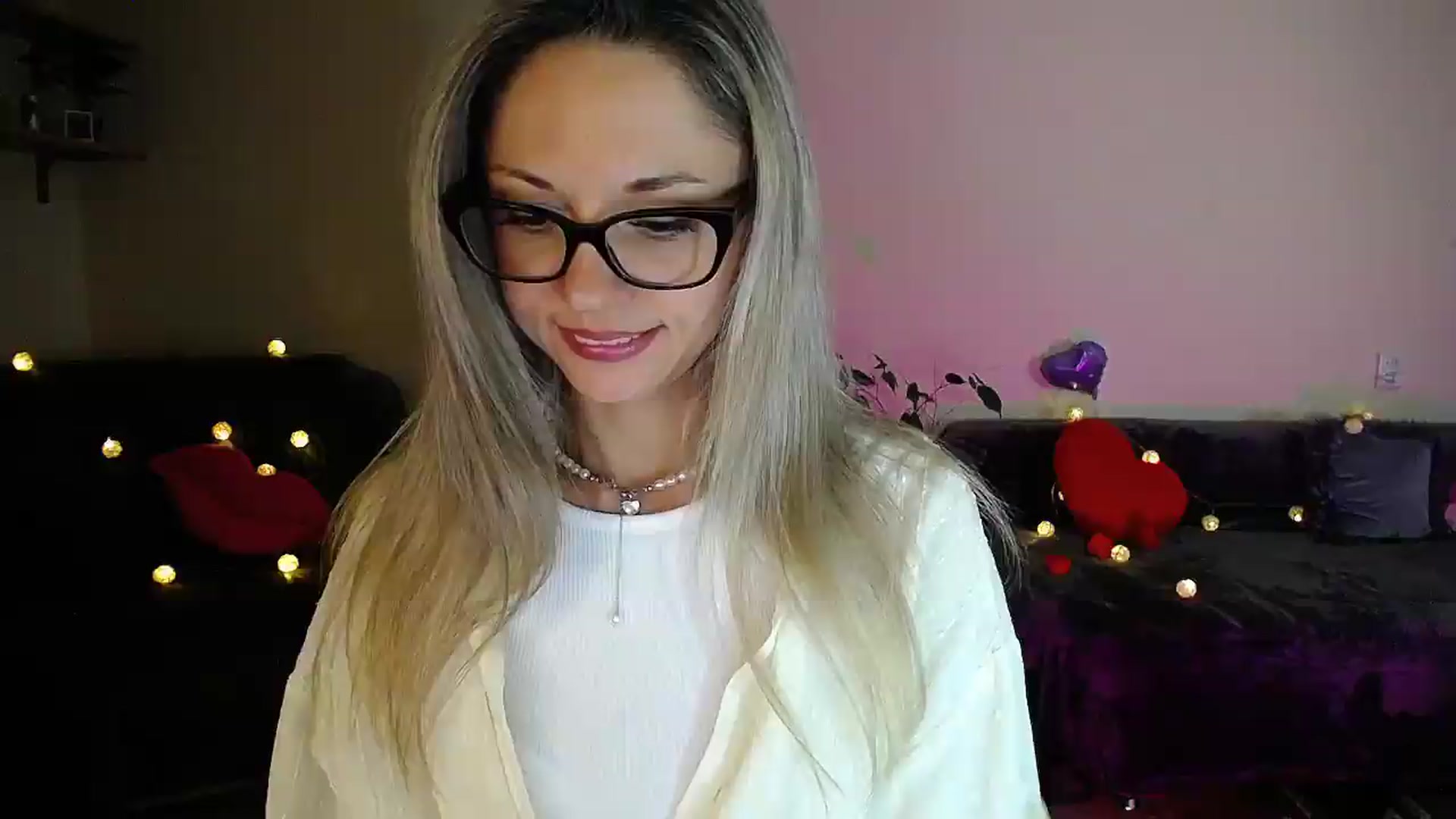 Gallery image thumbnail from Sunshine_alis's myfreecams stream on, 07/04/2026, 21:35 image 2 of 20