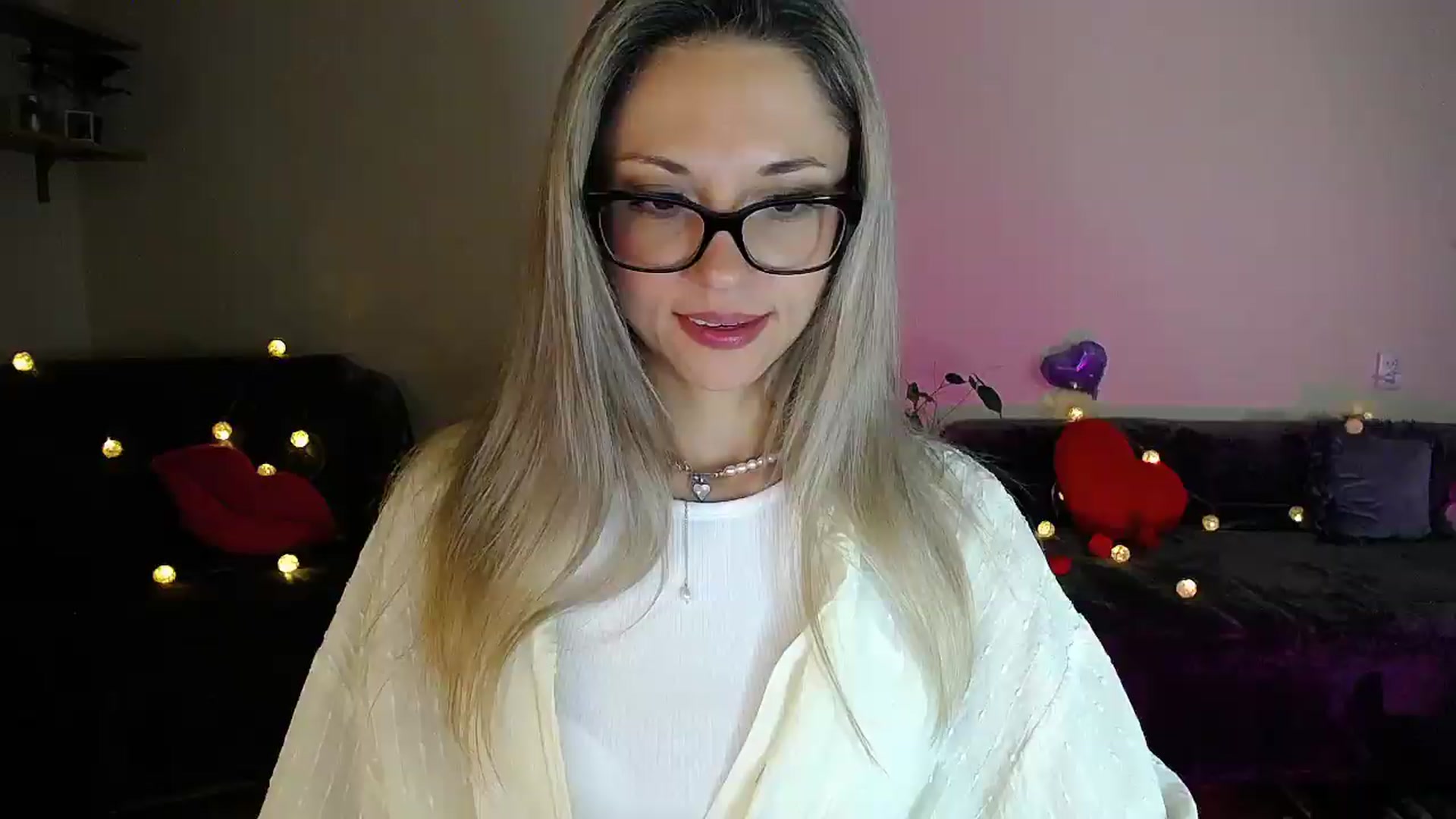 Gallery image thumbnail from Sunshine_alis's myfreecams stream on, 07/04/2026, 21:35 image 7 of 20