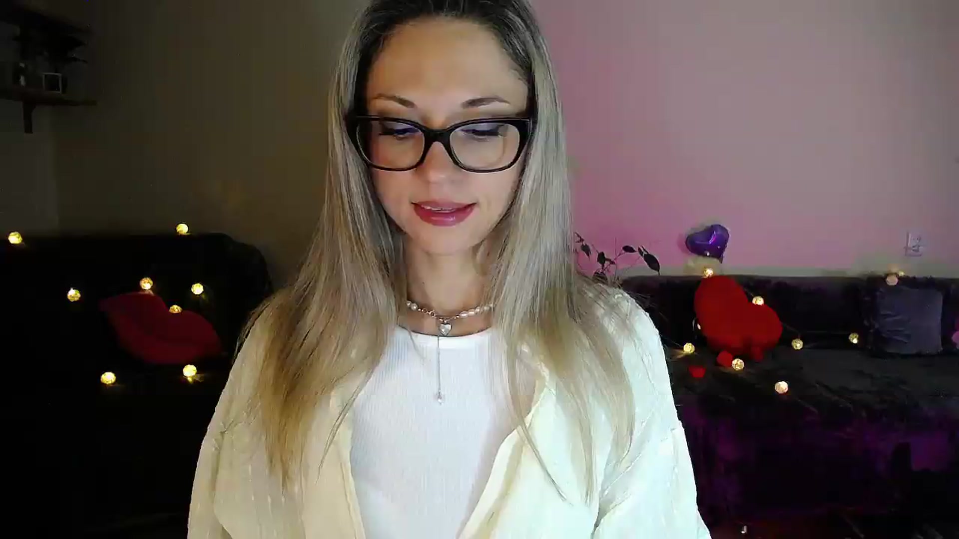 Gallery image thumbnail from Sunshine_alis's myfreecams stream on, 07/04/2026, 21:35 image 8 of 20
