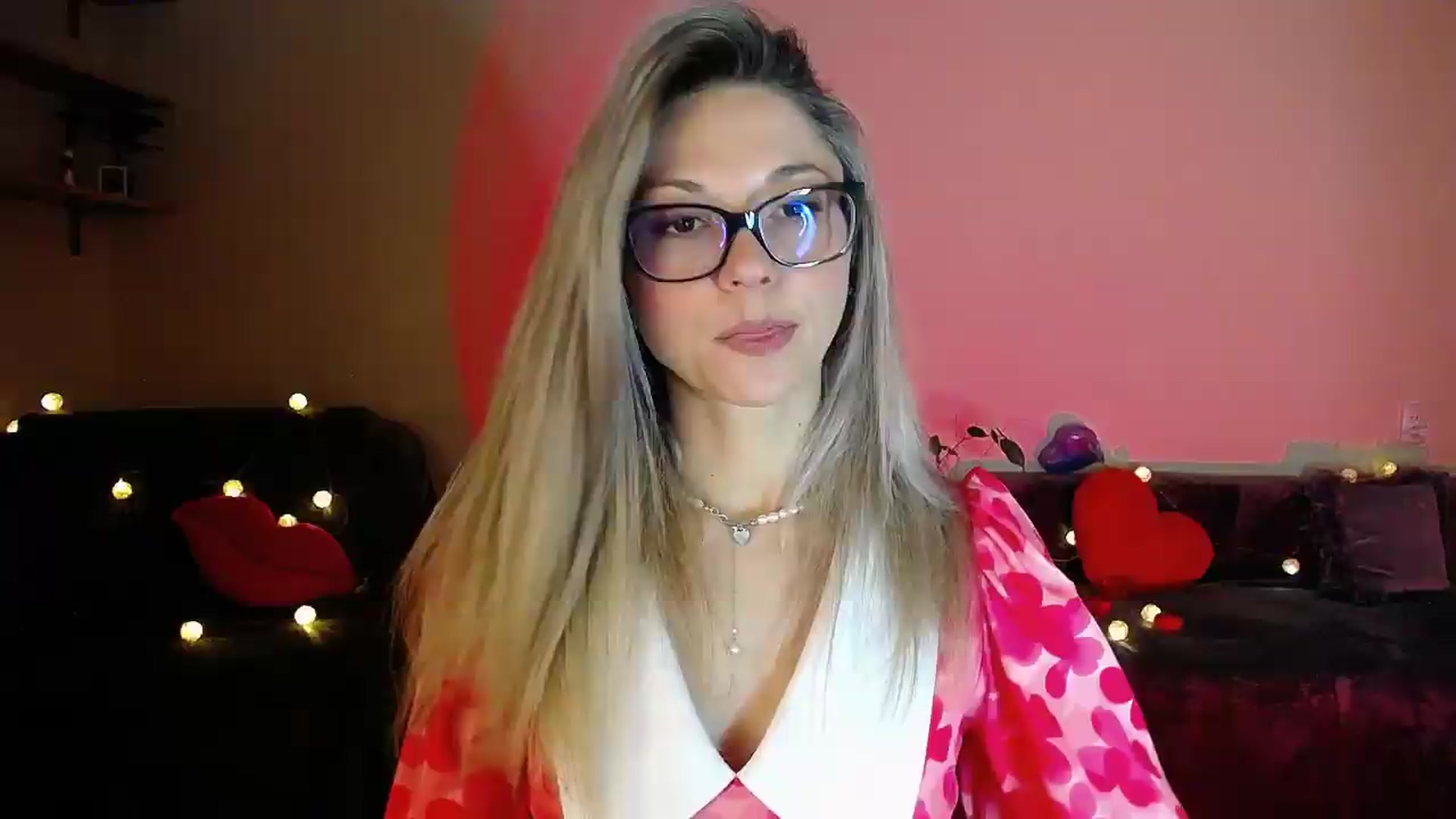 Gallery image thumbnail from Sunshine_alis's myfreecams stream on, 07/12/2026, 19:17 image 12 of 20