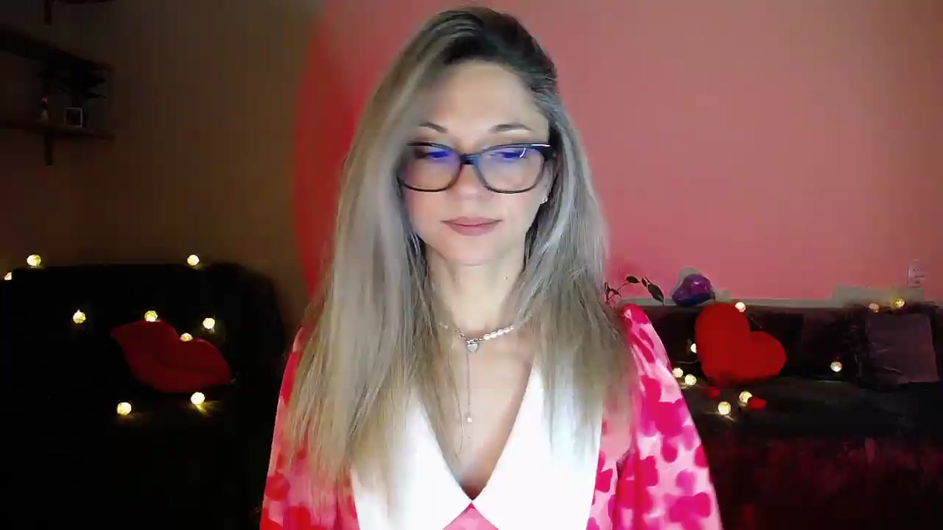 Gallery image thumbnail from Sunshine_alis's myfreecams stream on, 07/12/2026, 19:17 image 8 of 20