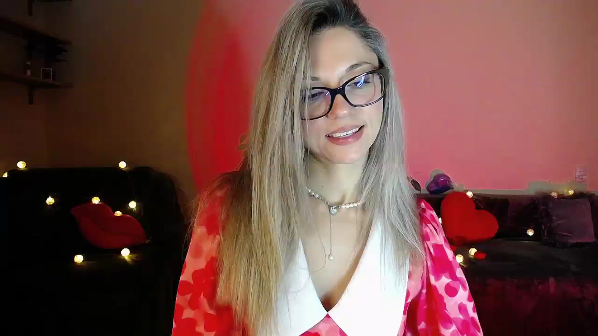 Gallery image thumbnail from Sunshine_alis's myfreecams stream on, 07/12/2026, 19:17 image 19 of 20