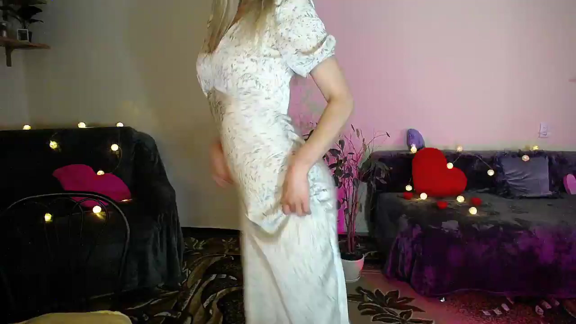 Gallery image thumbnail from Sunshine_alis's myfreecams stream on, 08/08/2026, 21:16 image 12 of 20