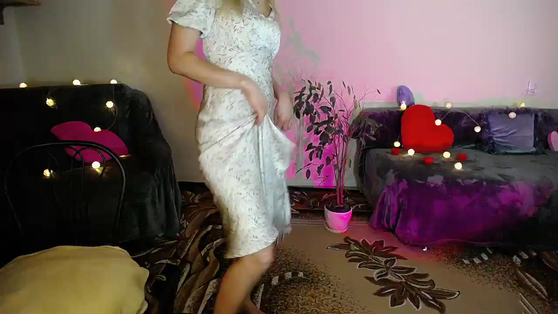 Gallery image thumbnail from Sunshine_alis's myfreecams stream on, 08/08/2026, 21:16 image 17 of 20