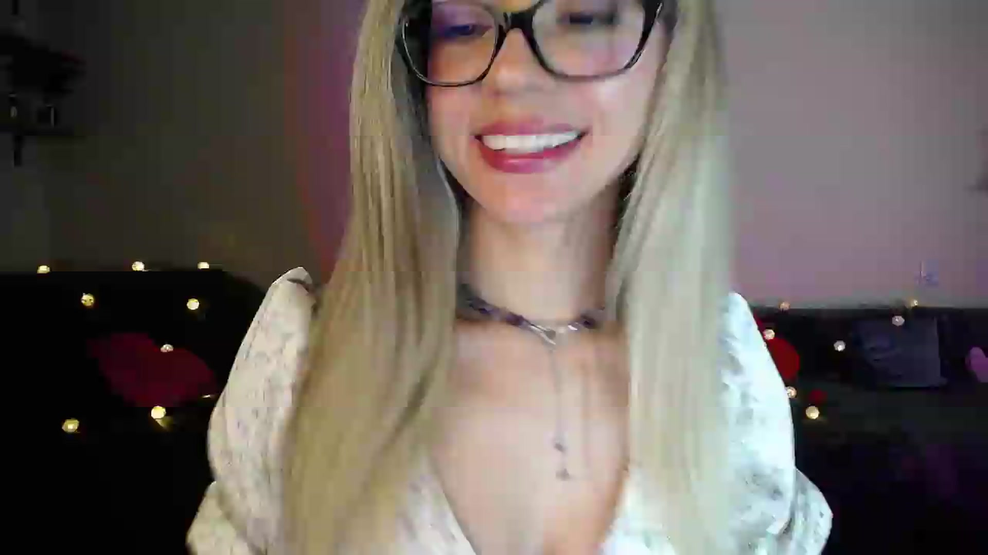 Gallery image thumbnail from Sunshine_alis's myfreecams stream on, 08/08/2026, 21:16 image 5 of 20