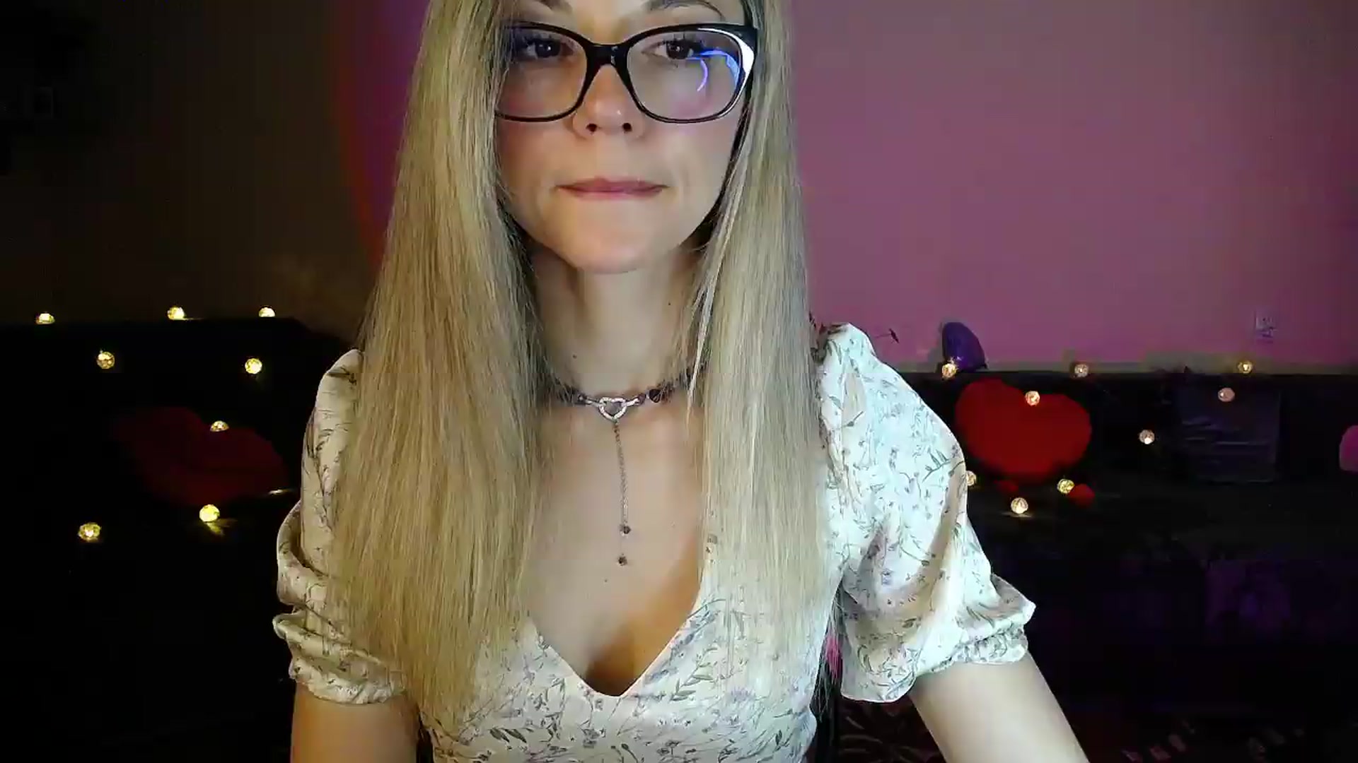 Gallery image thumbnail from Sunshine_alis's myfreecams stream on, 08/11/2026, 21:40 image 1 of 20
