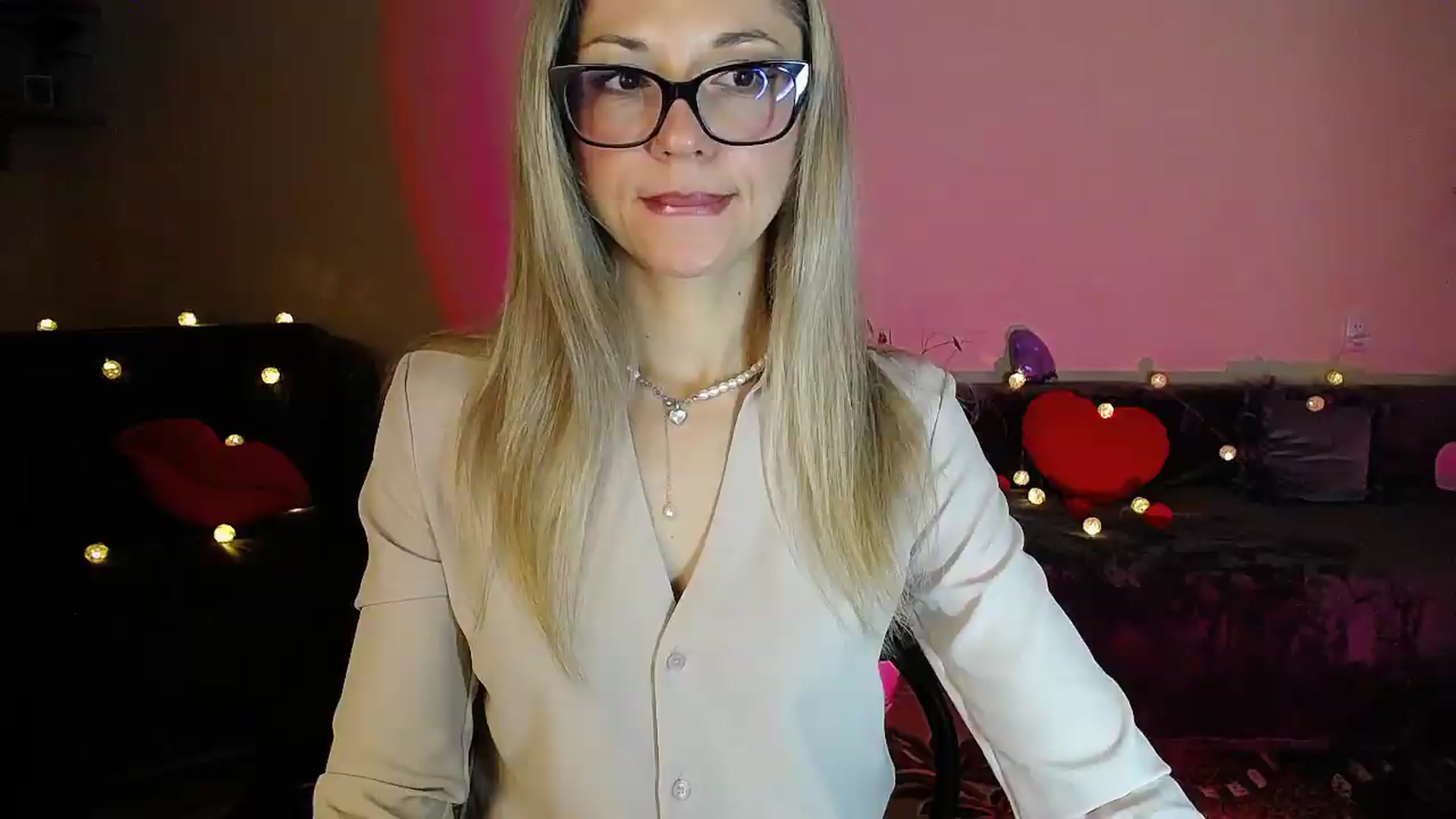 Gallery image thumbnail from Sunshine_alis's myfreecams stream on, 08/12/2026, 19:41 image 2 of 20