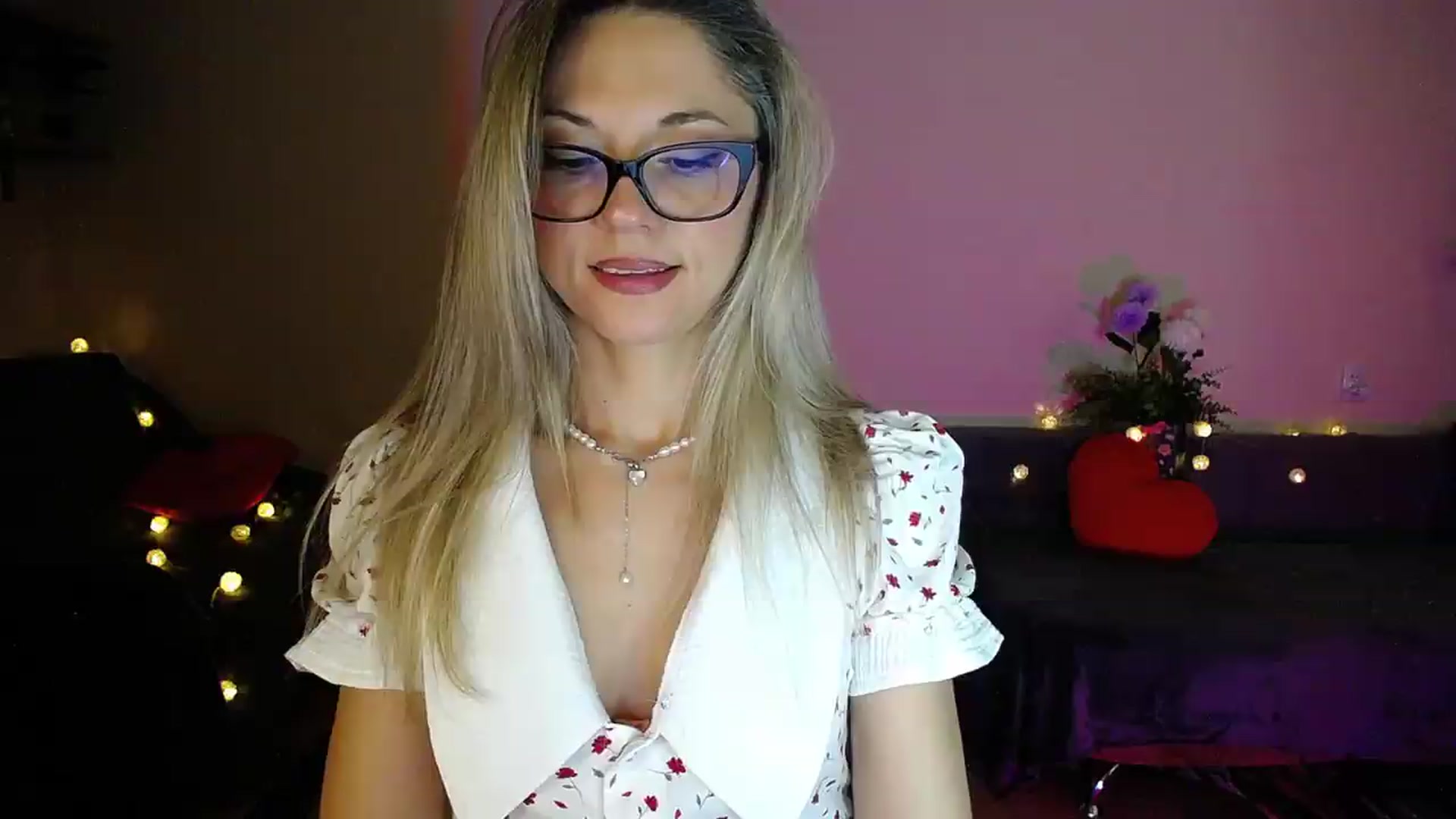Gallery image thumbnail from Sunshine_alis's myfreecams stream on, 08/20/2026, 20:55 image 16 of 20