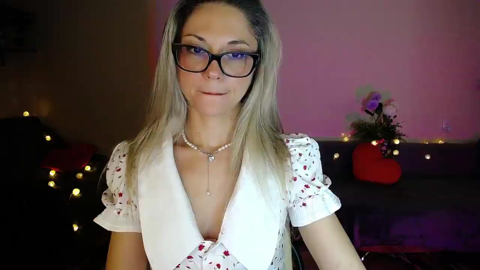 Gallery image thumbnail from Sunshine_alis's myfreecams stream on, 08/20/2026, 20:55 image 18 of 20