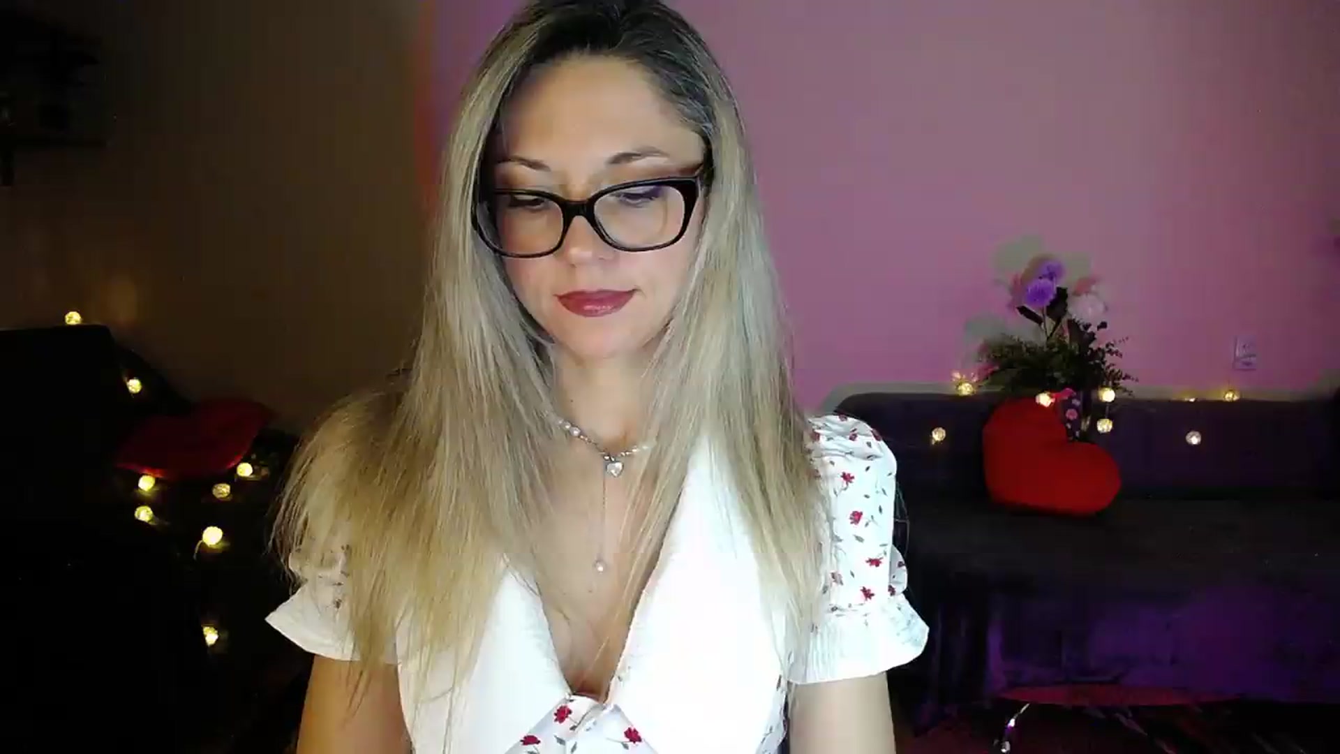Gallery image thumbnail from Sunshine_alis's myfreecams stream on, 08/20/2026, 20:55 image 1 of 20