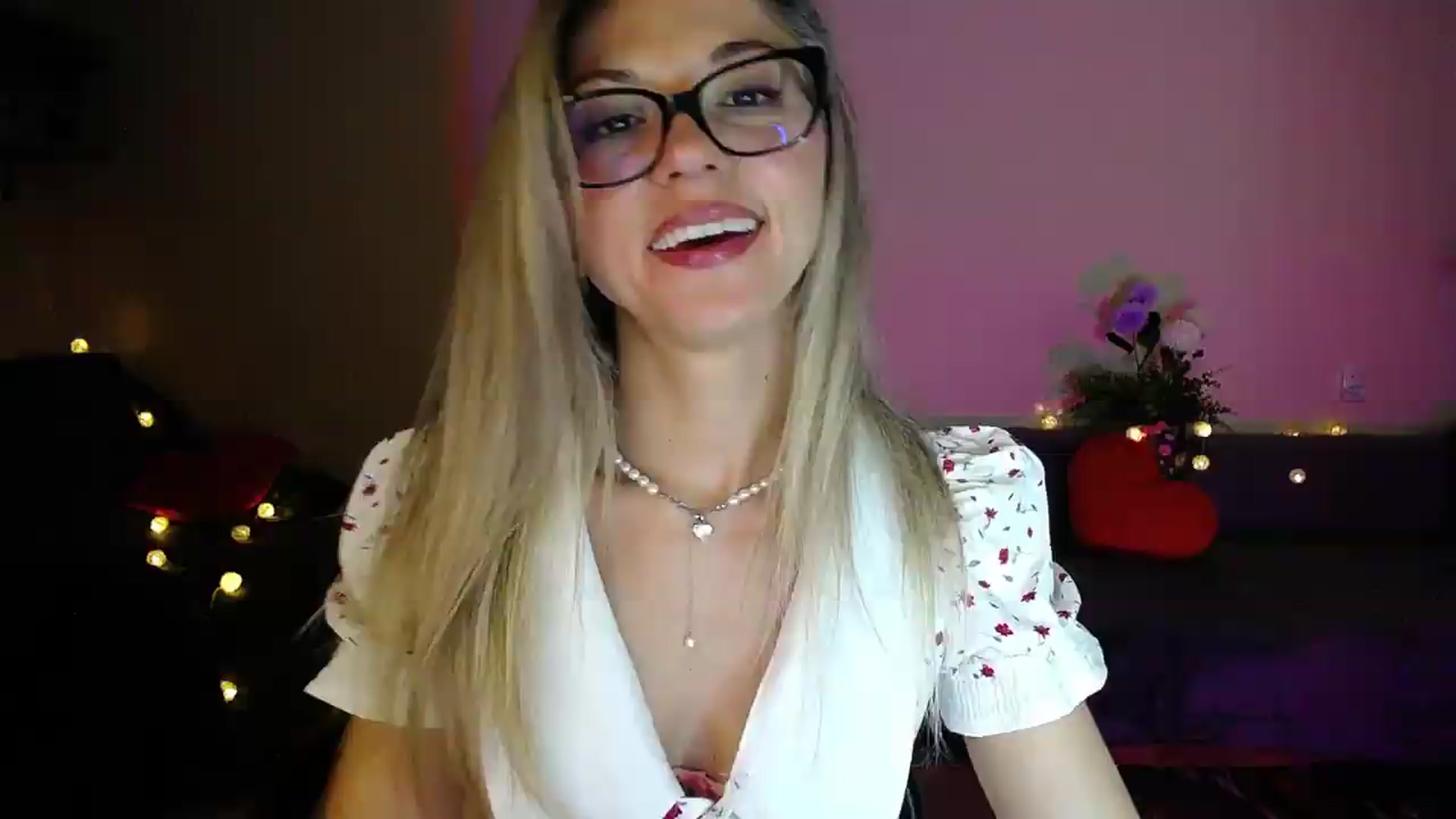 Gallery image thumbnail from Sunshine_alis's myfreecams stream on, 08/20/2026, 20:55 image 15 of 20
