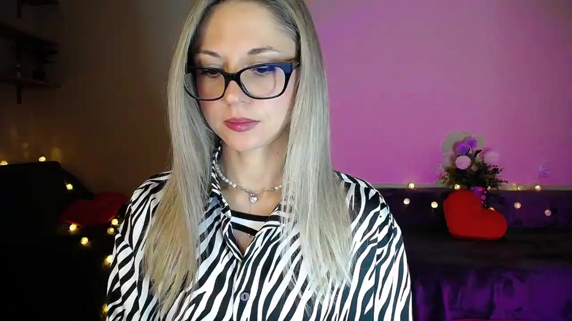 Gallery image thumbnail from Sunshine_alis's myfreecams stream on, 09/10/2026, 21:00 image 6 of 20