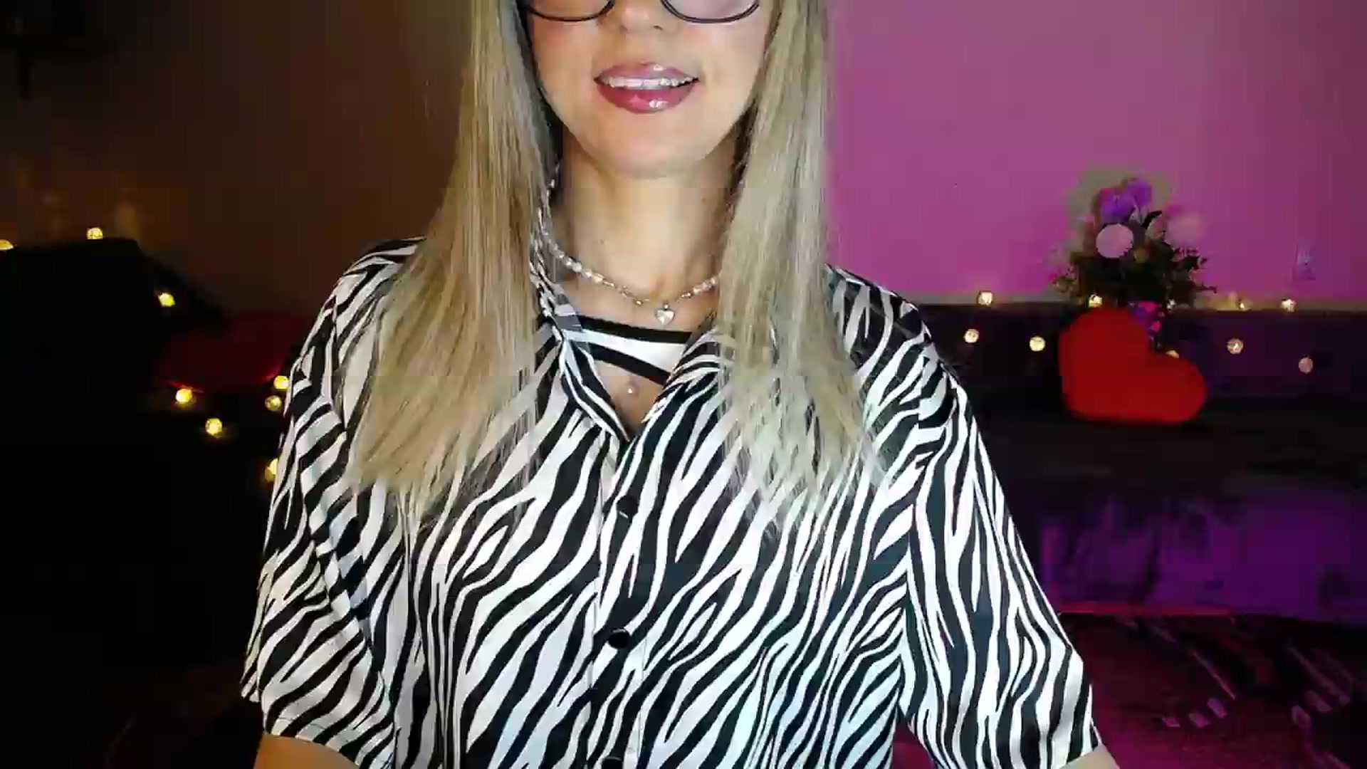 Gallery image thumbnail from Sunshine_alis's myfreecams stream on, 09/10/2026, 21:00 image 15 of 20