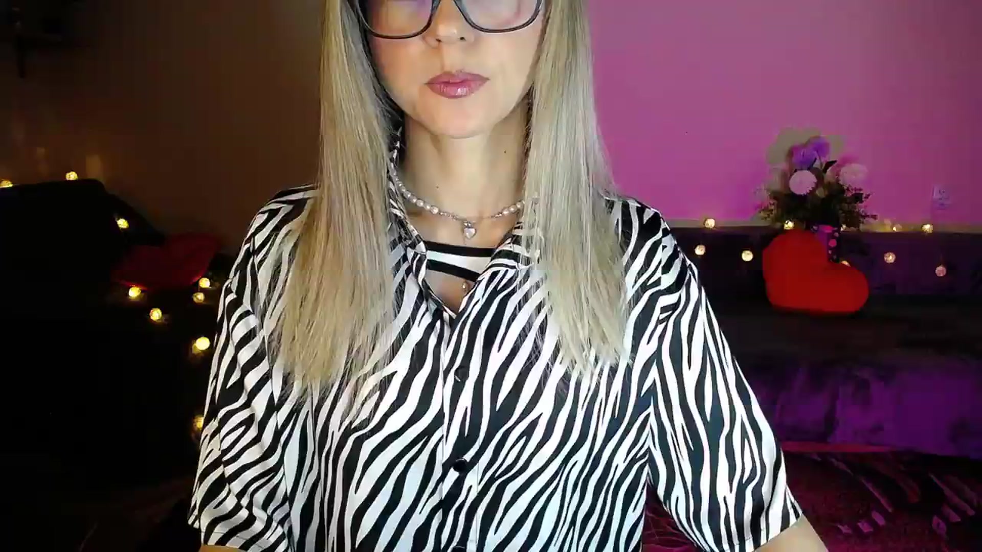 Gallery image thumbnail from Sunshine_alis's myfreecams stream on, 09/10/2026, 21:00 image 10 of 20