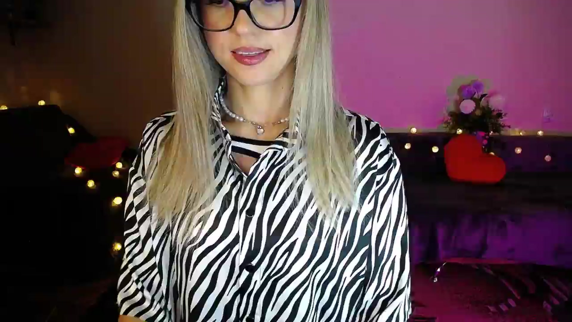 Gallery image thumbnail from Sunshine_alis's myfreecams stream on, 09/10/2026, 21:00 image 11 of 20
