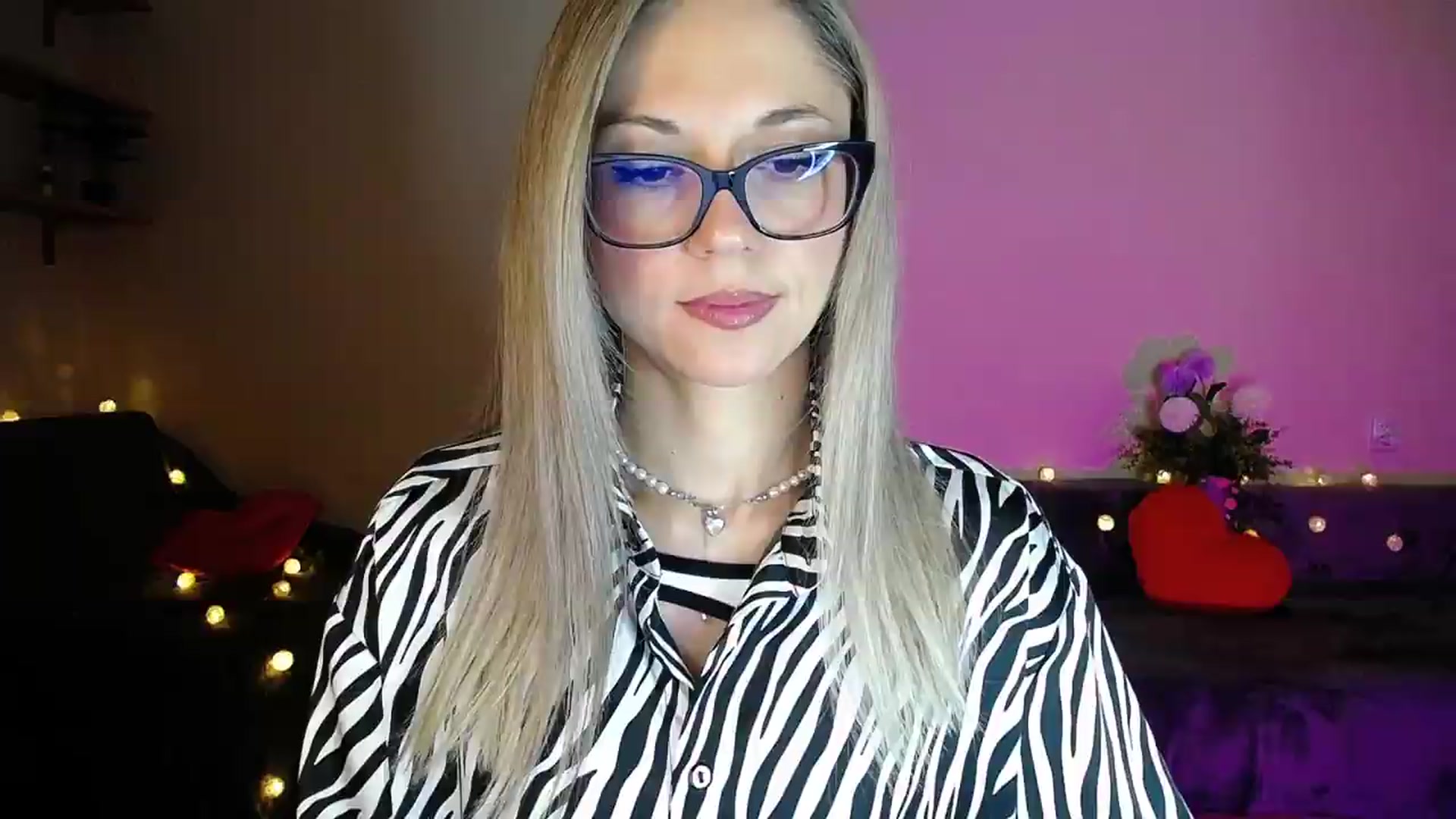 Gallery image thumbnail from Sunshine_alis's myfreecams stream on, 09/10/2026, 21:00 image 7 of 20