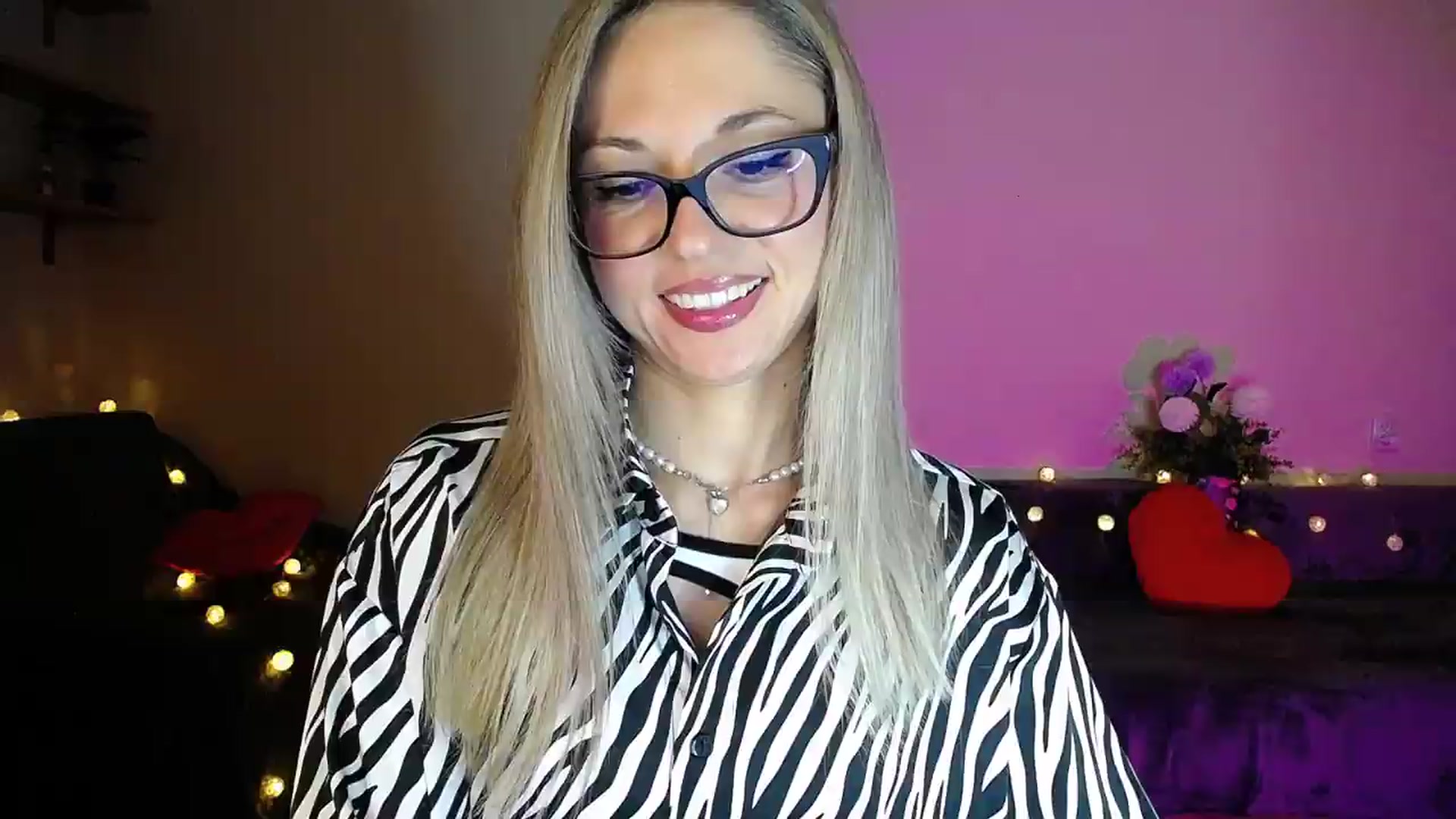 Gallery image thumbnail from Sunshine_alis's myfreecams stream on, 09/10/2026, 21:00 image 5 of 20