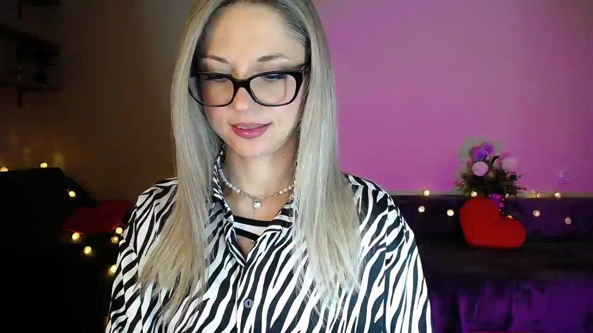 Gallery image thumbnail from Sunshine_alis's myfreecams stream on, 09/10/2026, 21:00 image 8 of 20