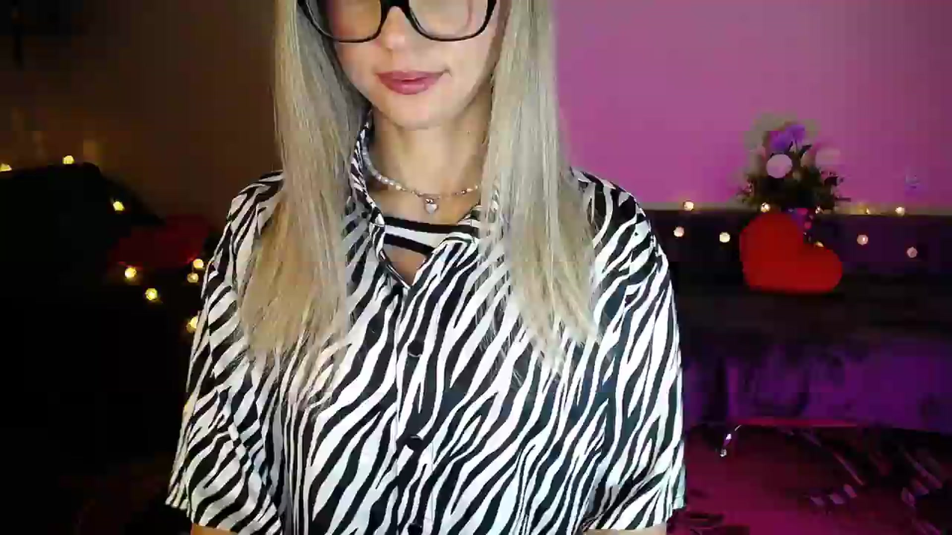 Gallery image thumbnail from Sunshine_alis's myfreecams stream on, 09/10/2026, 21:00 image 12 of 20