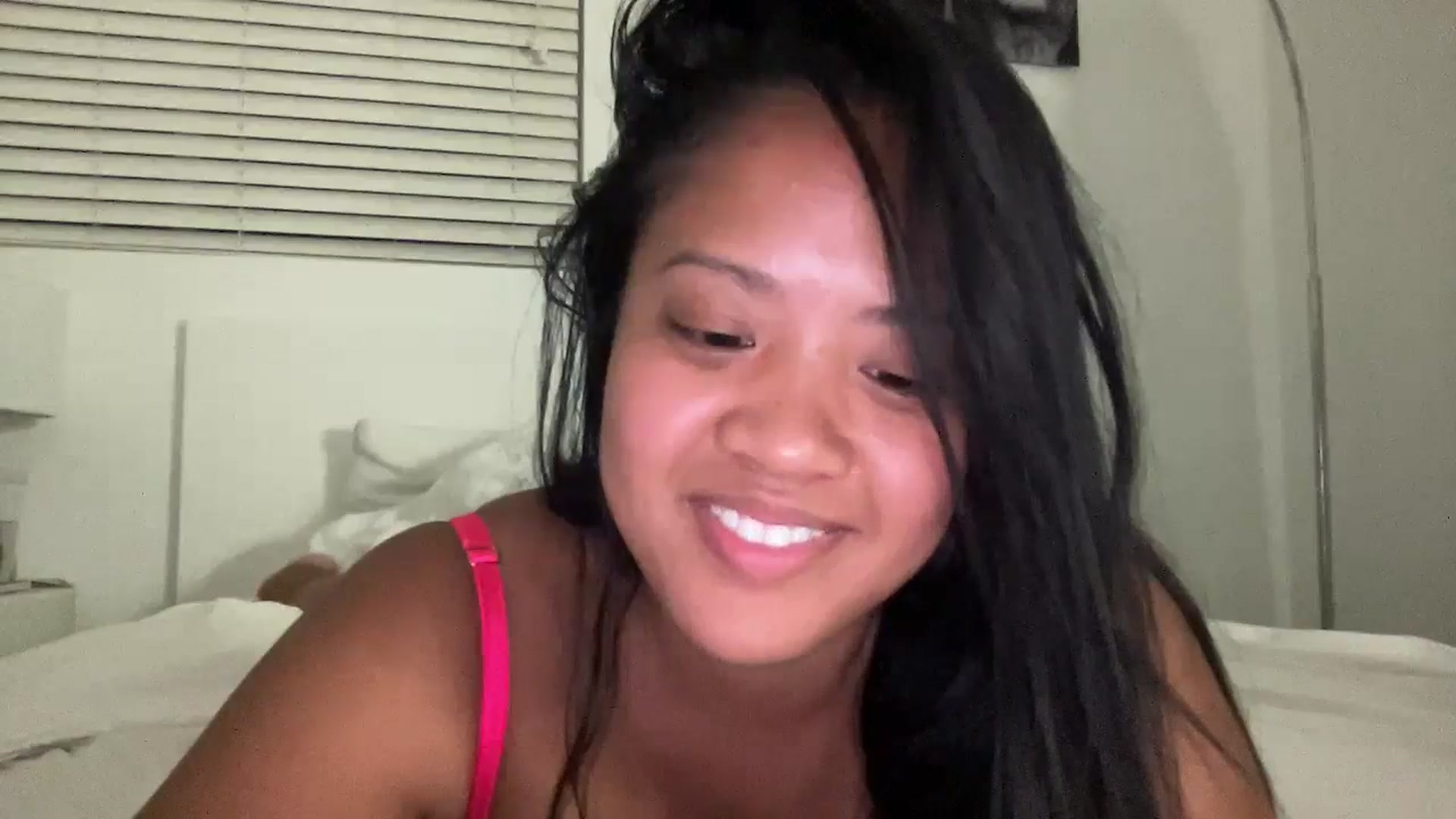 Gallery image thumbnail from Sunshinegrl6's myfreecams stream on, 07/24/2024, 08:13 image 15 of 20