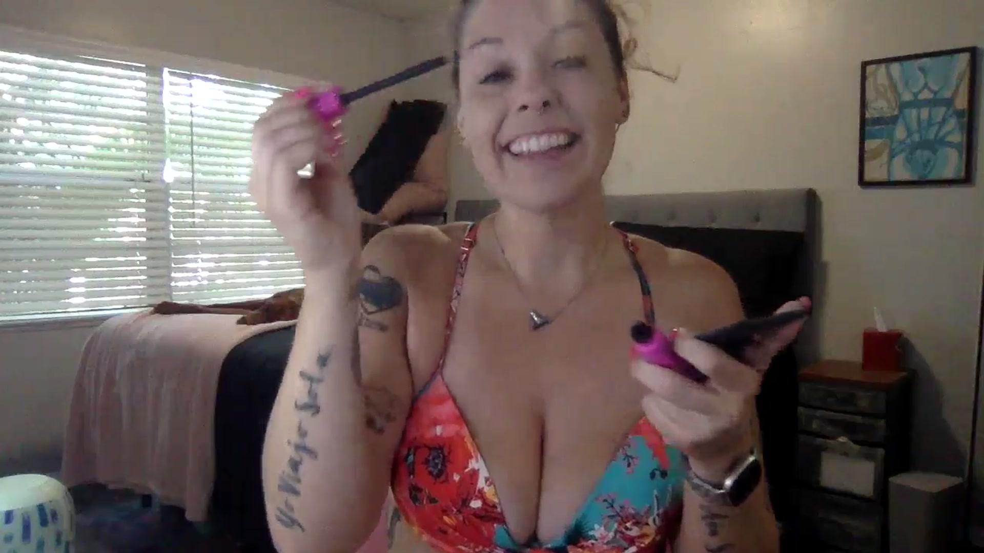 Gallery image thumbnail from Sunshinejedi's myfreecams stream on, 04/11/2025, 13:58 image 7 of 20