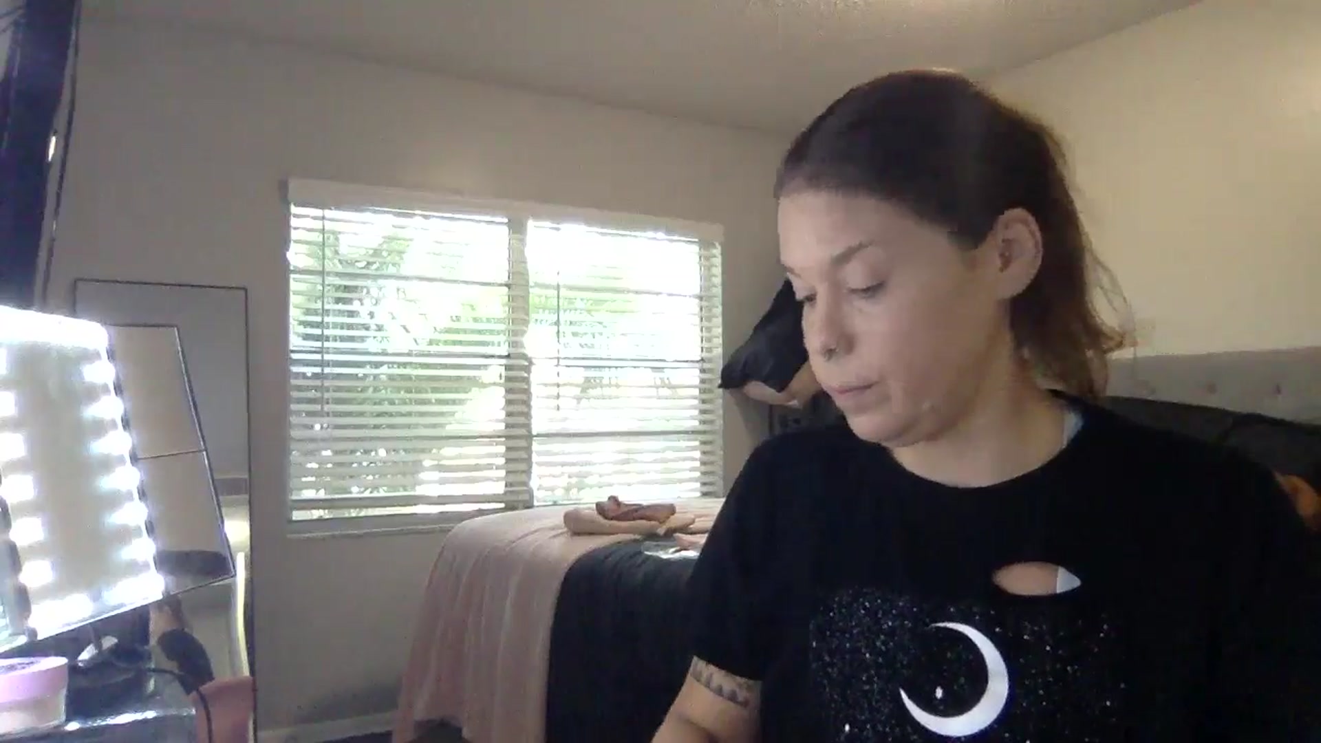 Gallery image thumbnail from Sunshinejedi's myfreecams stream on, 04/15/2025, 14:03 image 9 of 20