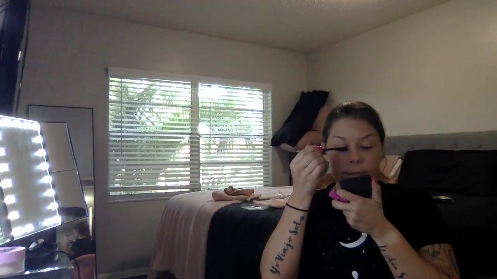 Gallery image thumbnail from Sunshinejedi's myfreecams stream on, 04/15/2025, 14:03 image 4 of 20