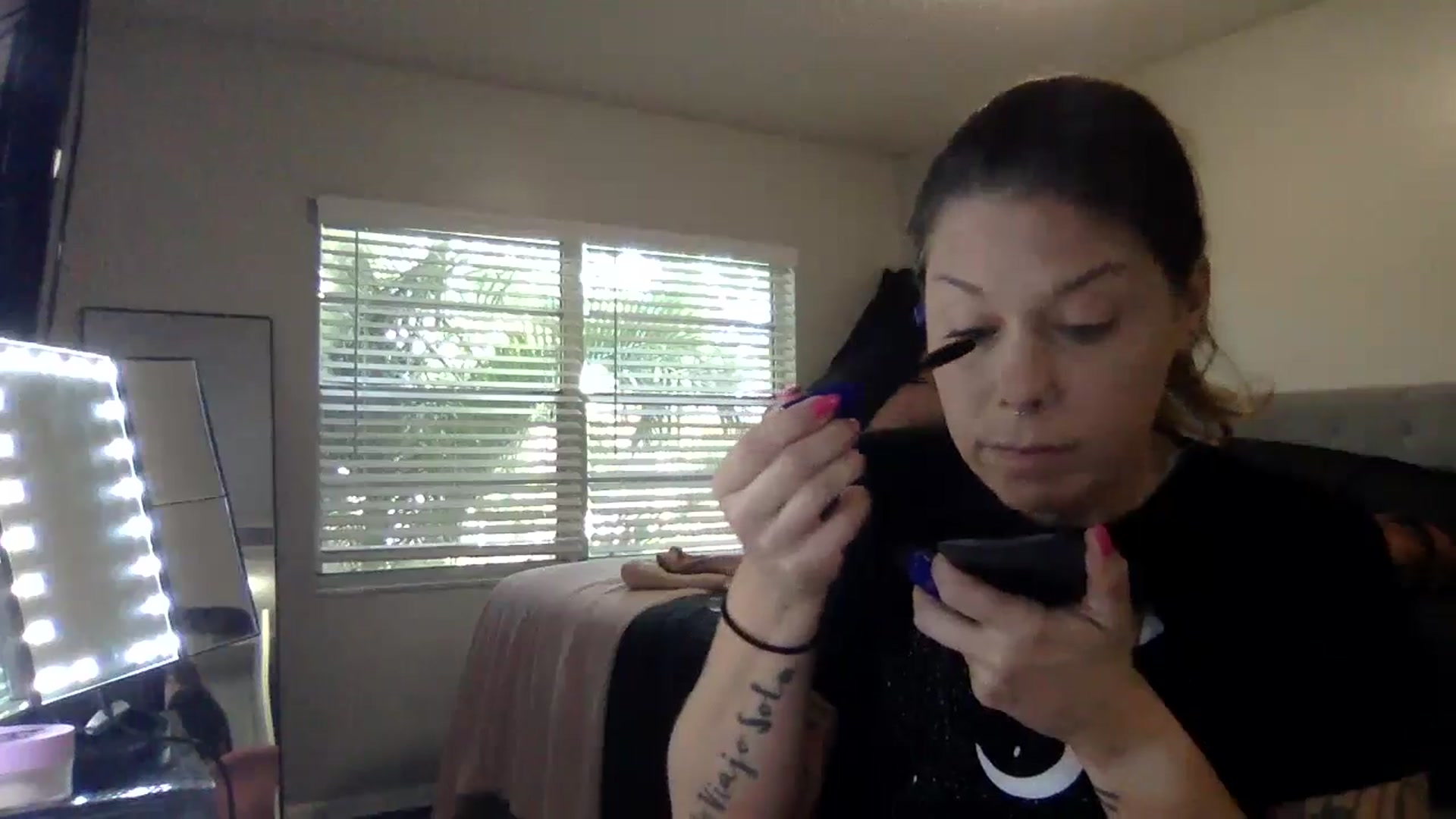 Gallery image thumbnail from Sunshinejedi's myfreecams stream on, 04/15/2025, 14:03 image 7 of 20
