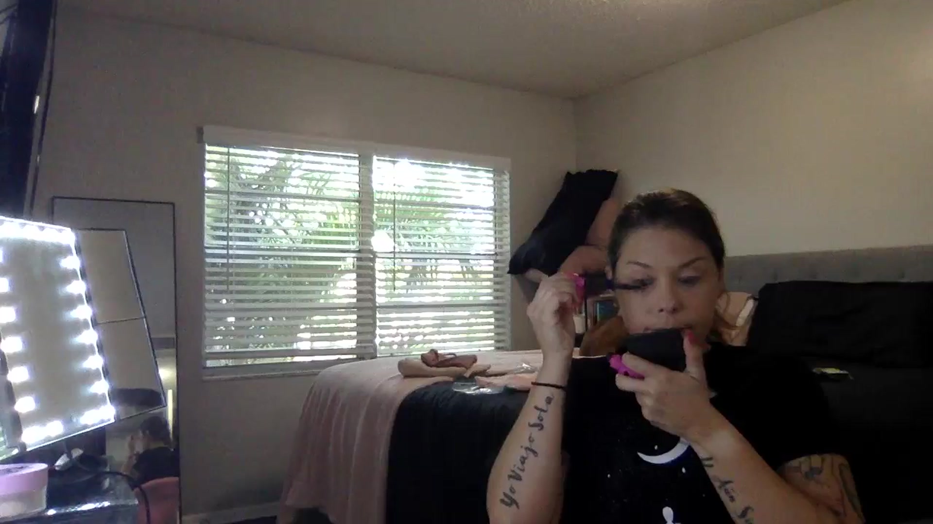 Gallery image thumbnail from Sunshinejedi's myfreecams stream on, 04/15/2025, 14:03 image 3 of 20