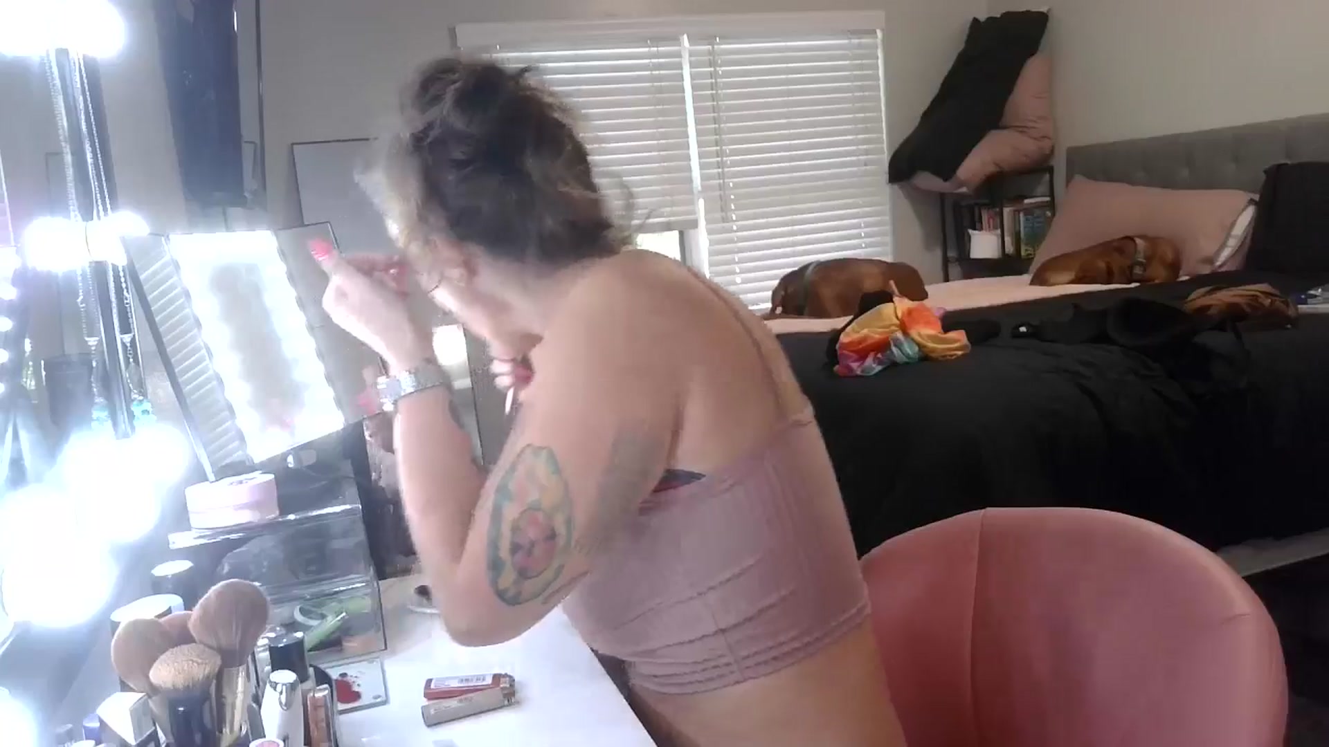 Gallery image thumbnail from Sunshinejedi's myfreecams stream on, 04/16/2025, 14:25 image 6 of 20