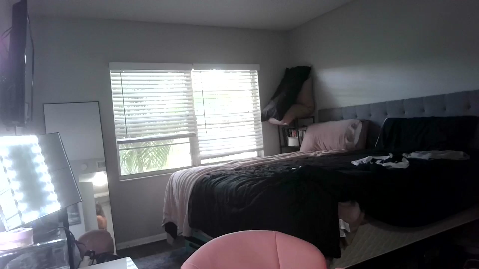 Gallery image thumbnail from Sunshinejedi's myfreecams stream on, 04/20/2025, 17:49 image 18 of 20