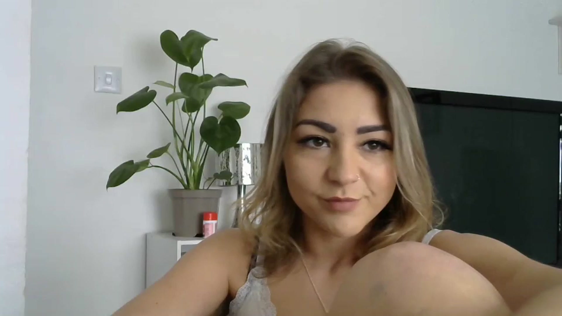 Gallery image thumbnail from Supergalx's myfreecams stream on, 07/19/2023, 11:32 image 20 of 20