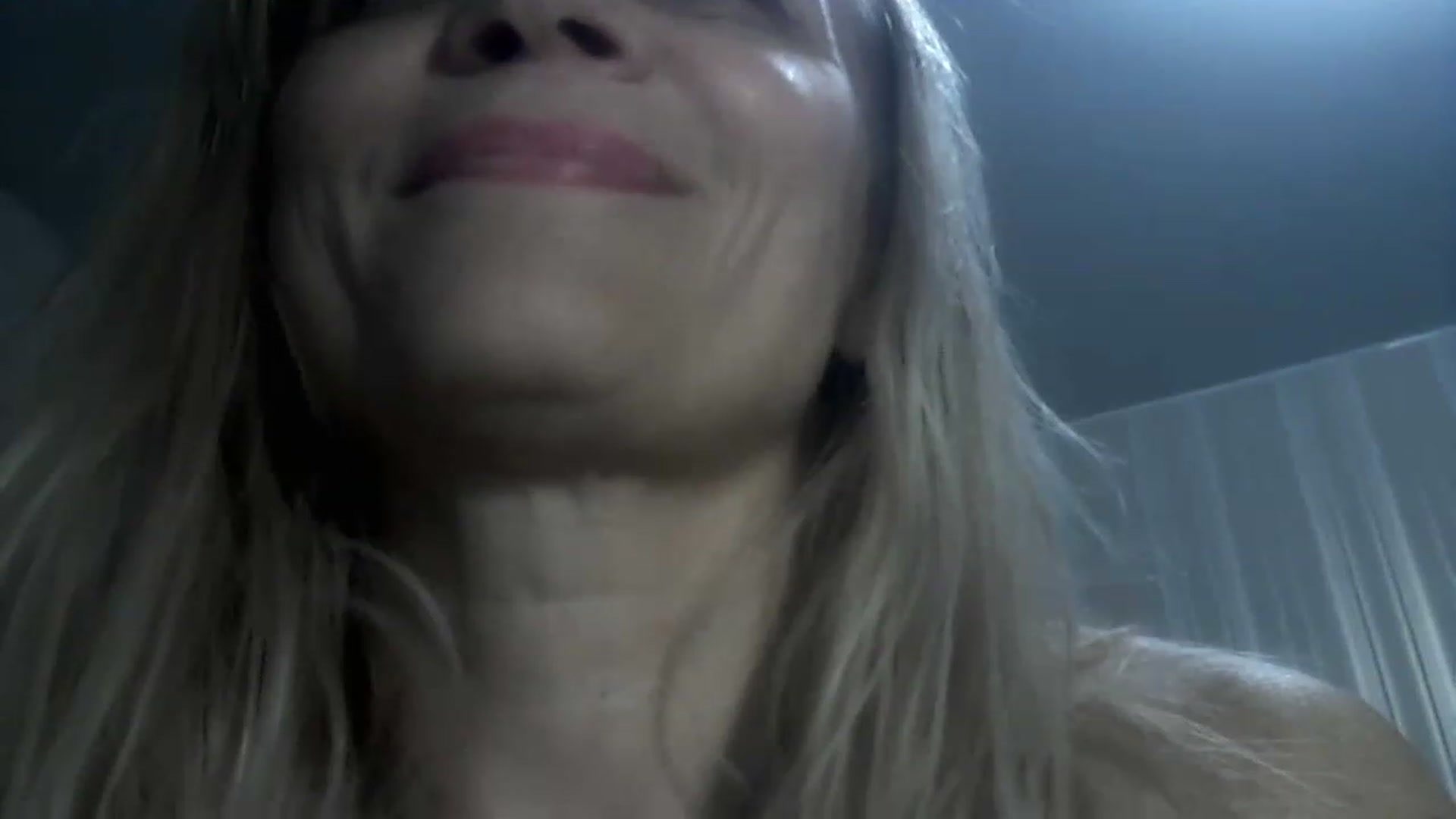 Gallery image thumbnail from Superwife's myfreecams stream on, 12/24/2022, 23:20 image 3 of 20