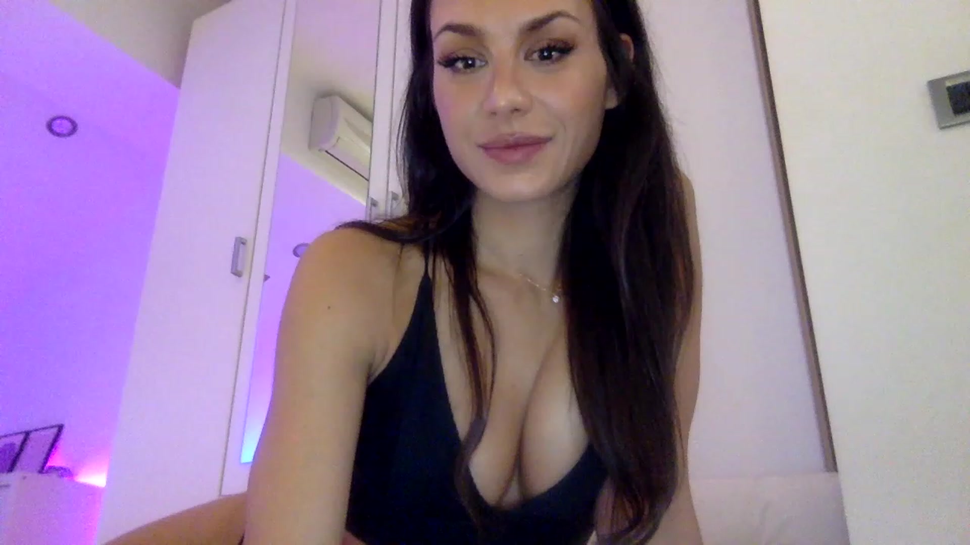 Gallery image thumbnail from SupremeVixen's myfreecams stream on, 05/10/2023, 06:54 image 2 of 20