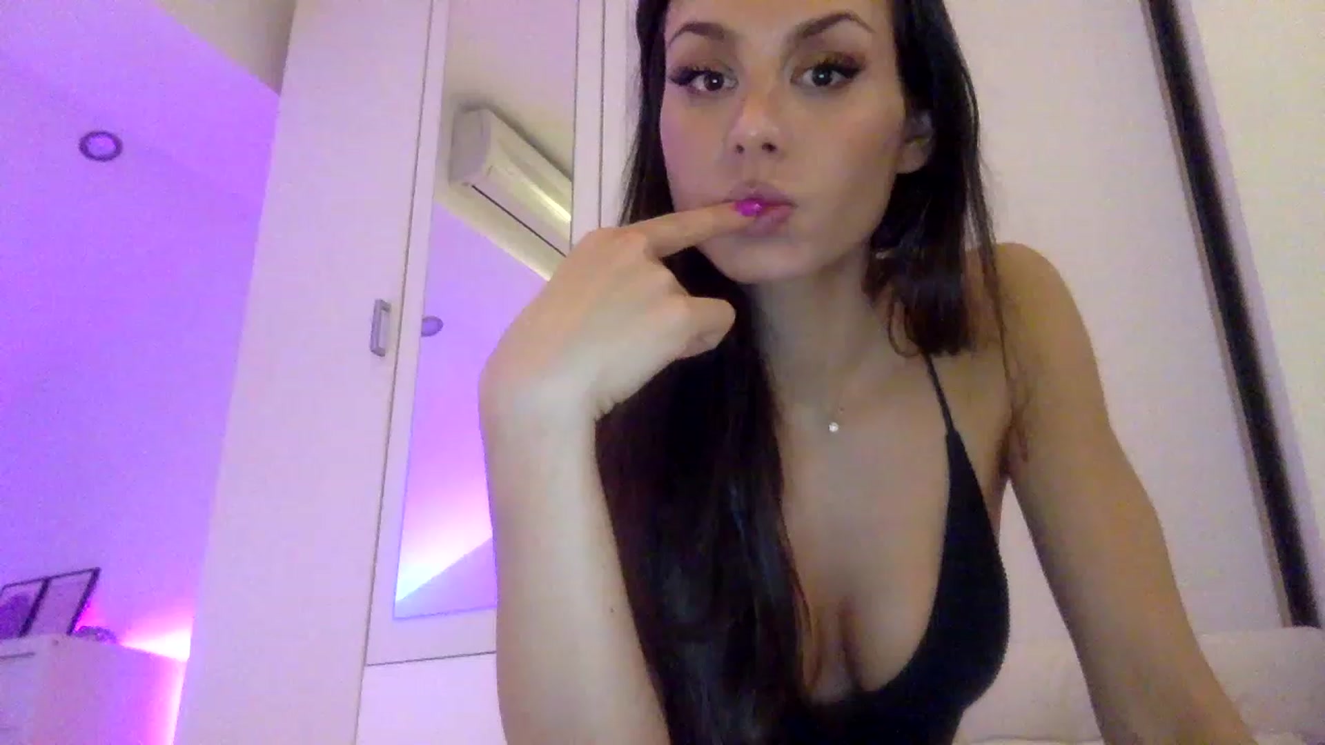 Gallery image thumbnail from SupremeVixen's myfreecams stream on, 05/10/2023, 06:54 image 1 of 20