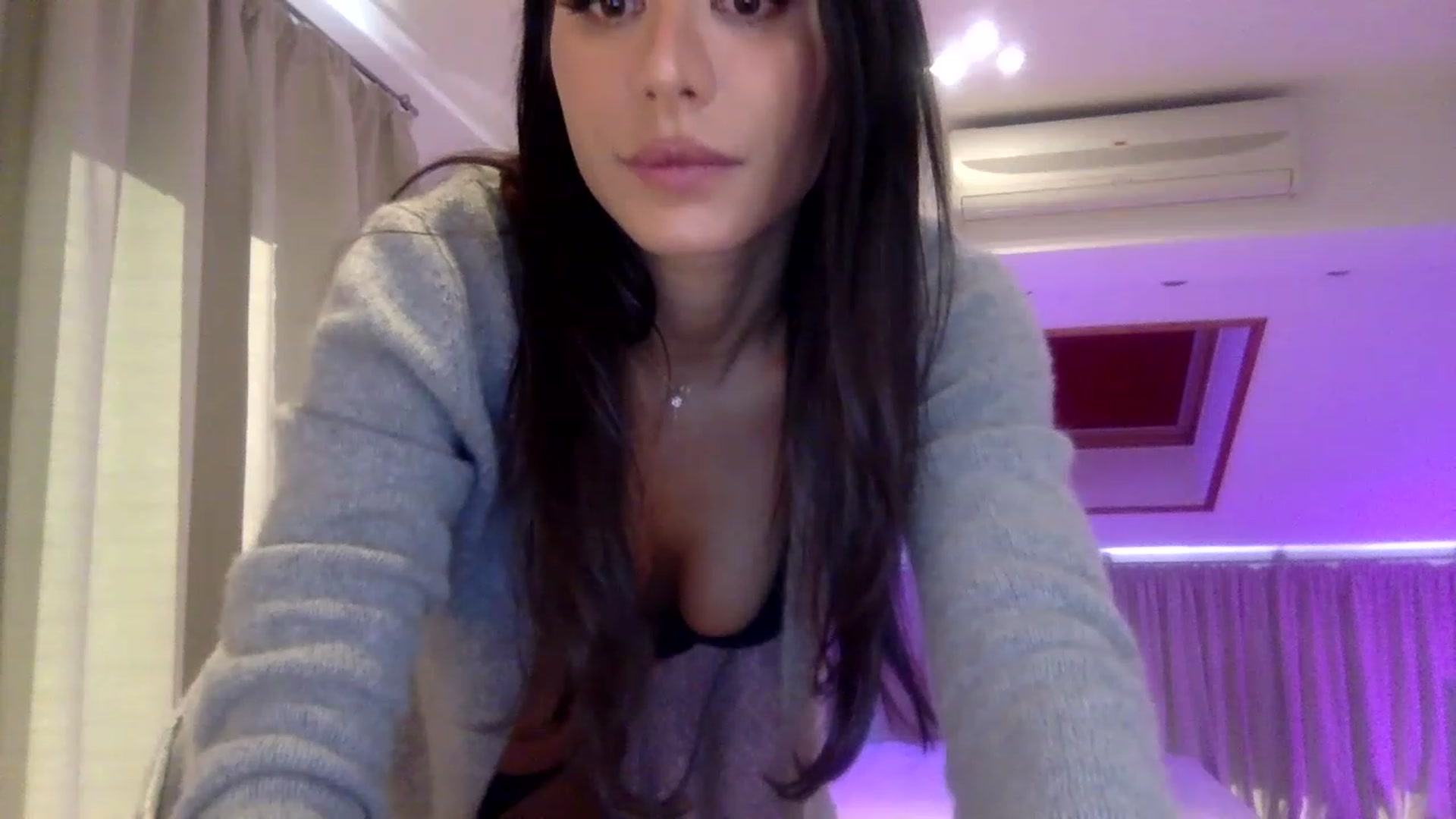 Gallery image thumbnail from SupremeVixen's myfreecams stream on, 05/10/2023, 06:54 image 16 of 20