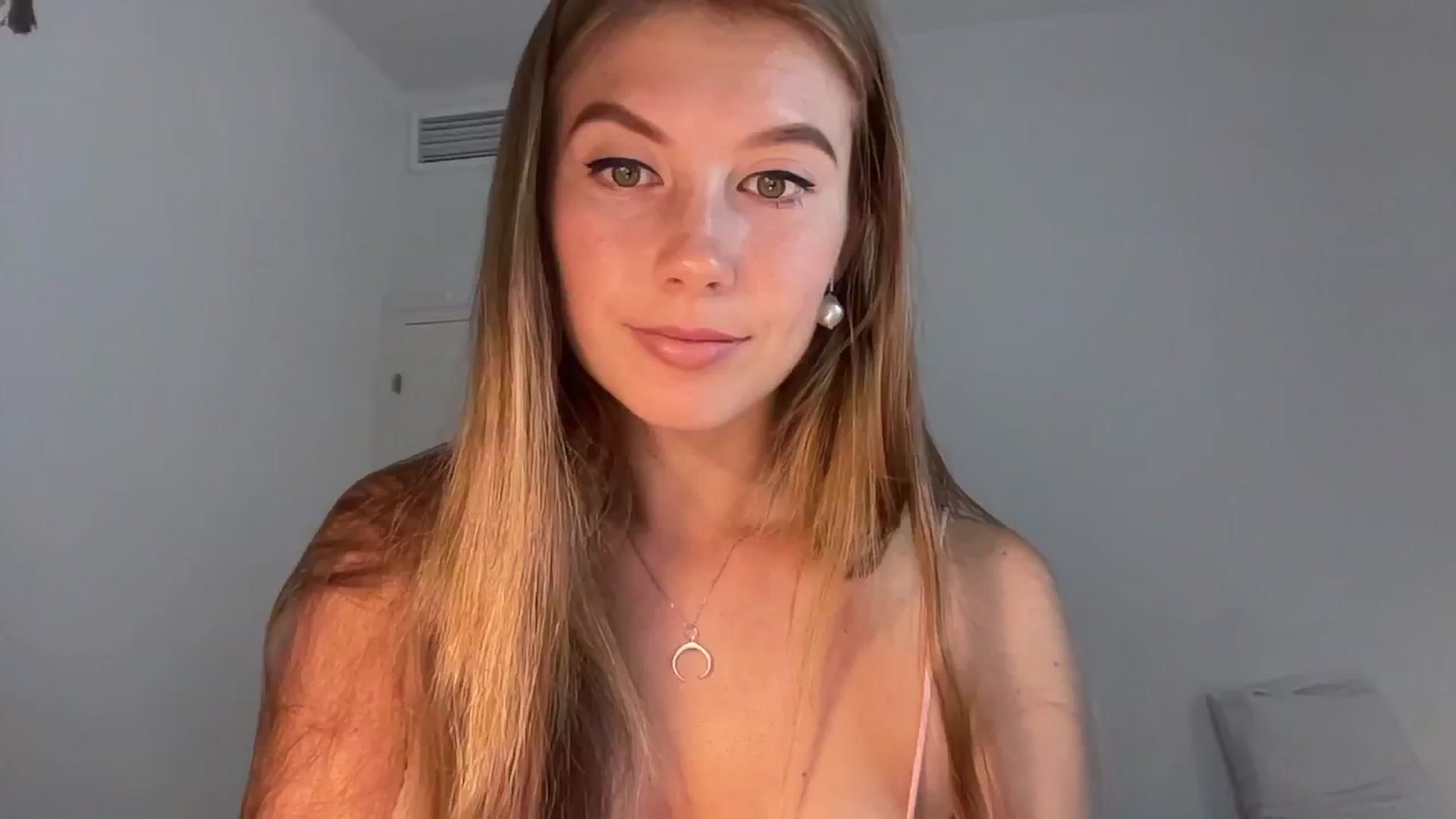 Gallery image thumbnail from SurfGirls's myfreecams stream on, 07/08/2024, 06:51 image 5 of 20