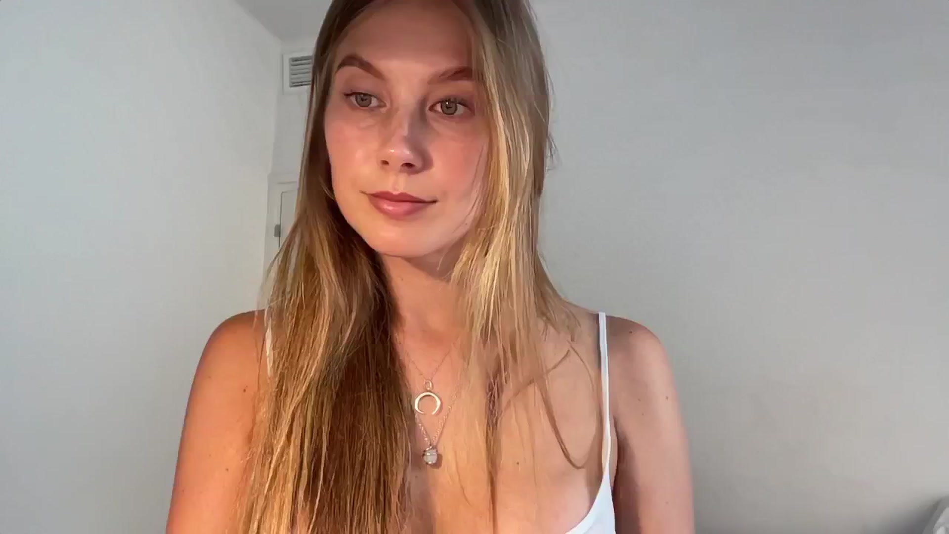 Gallery image thumbnail from SurfGirls's myfreecams stream on, 07/11/2024, 14:30 image 1 of 20