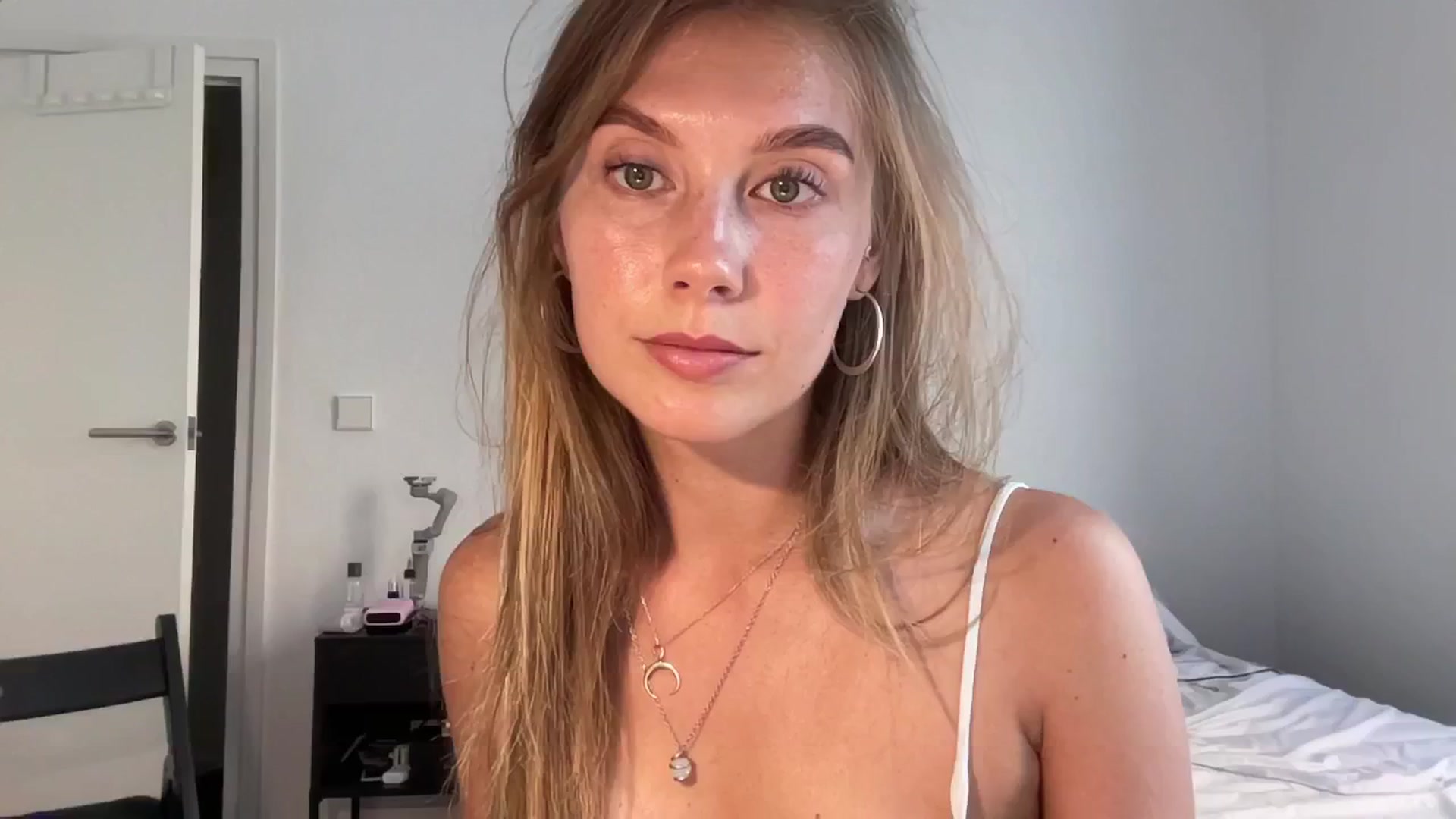 Gallery image thumbnail from SurfGirls's myfreecams stream on, 07/11/2024, 14:30 image 9 of 20