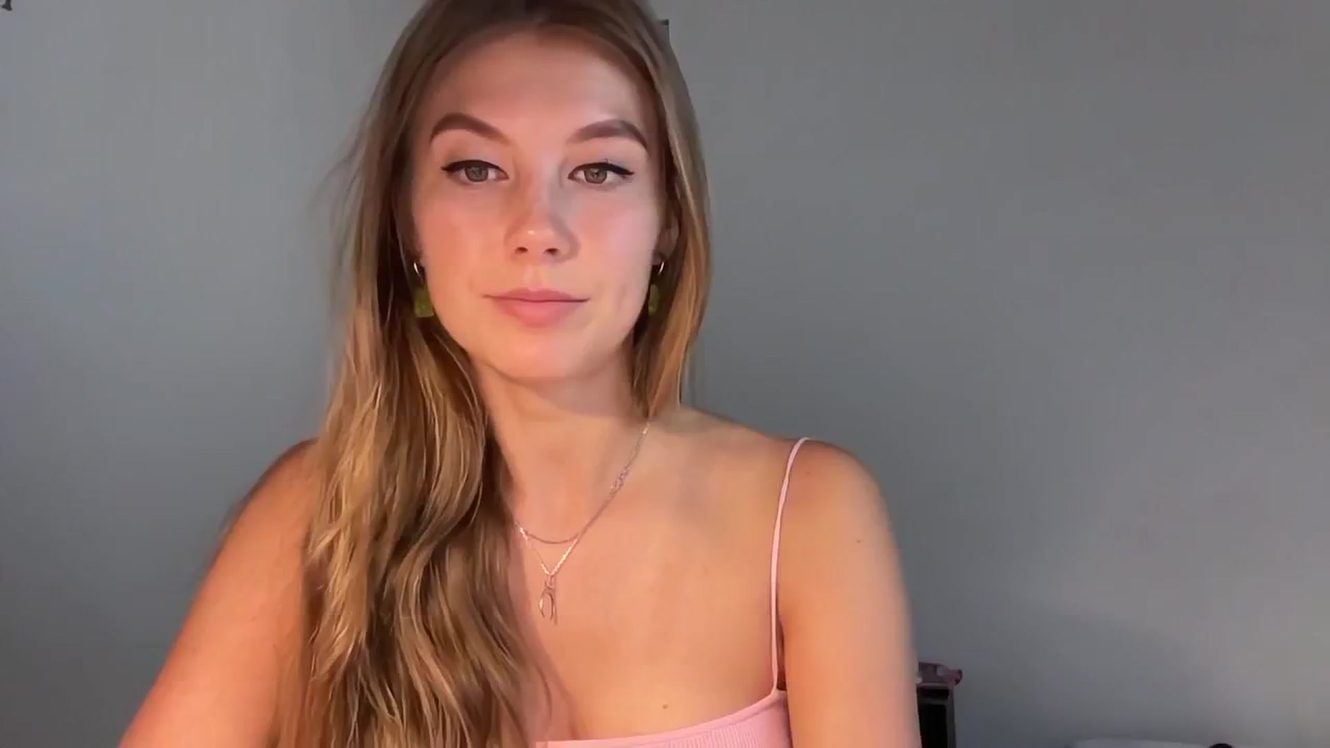 Gallery image thumbnail from SurfGirls's myfreecams stream on, 07/16/2024, 05:46 image 3 of 20