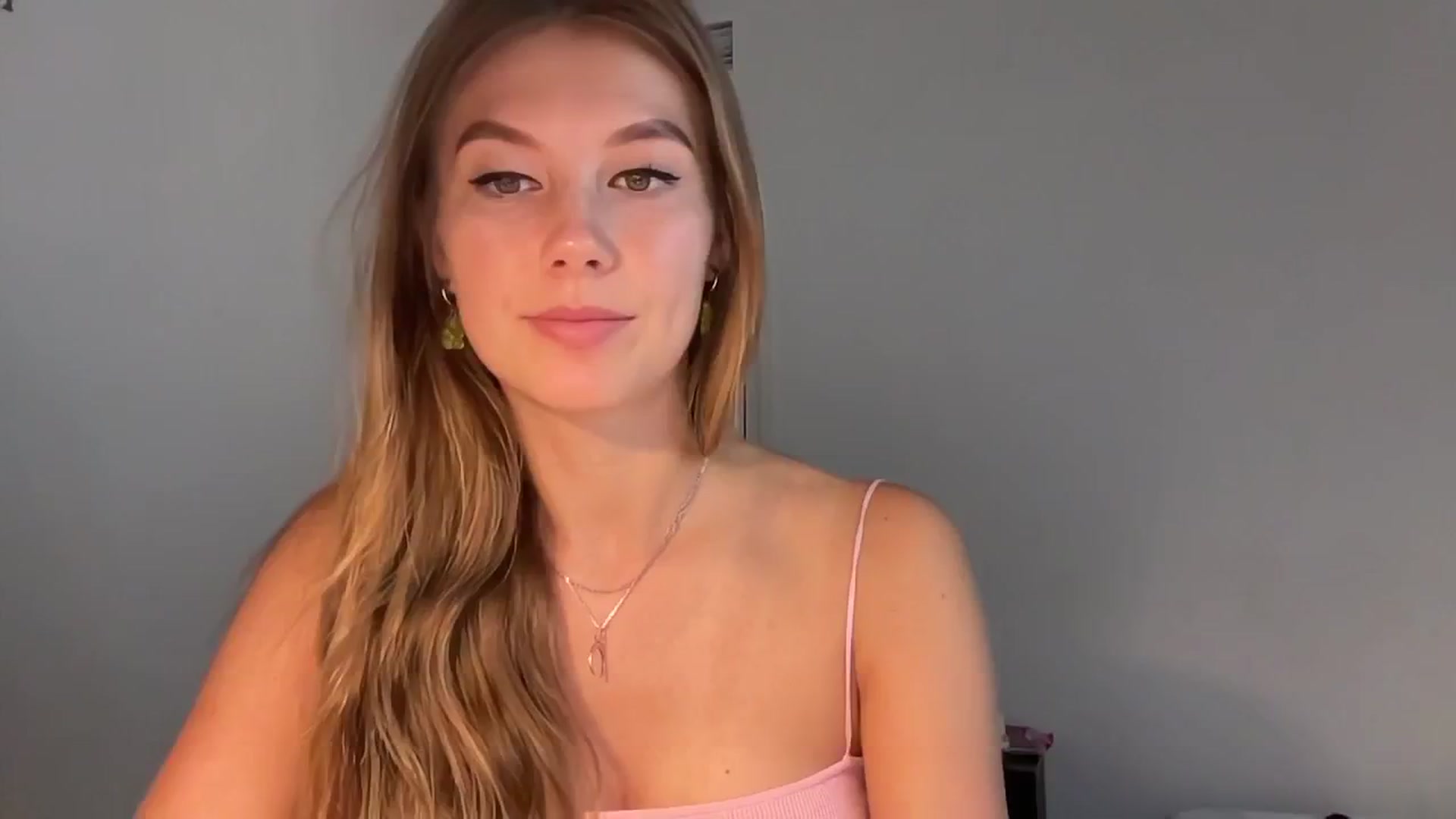 Gallery image thumbnail from SurfGirls's myfreecams stream on, 07/16/2024, 05:46 image 2 of 20