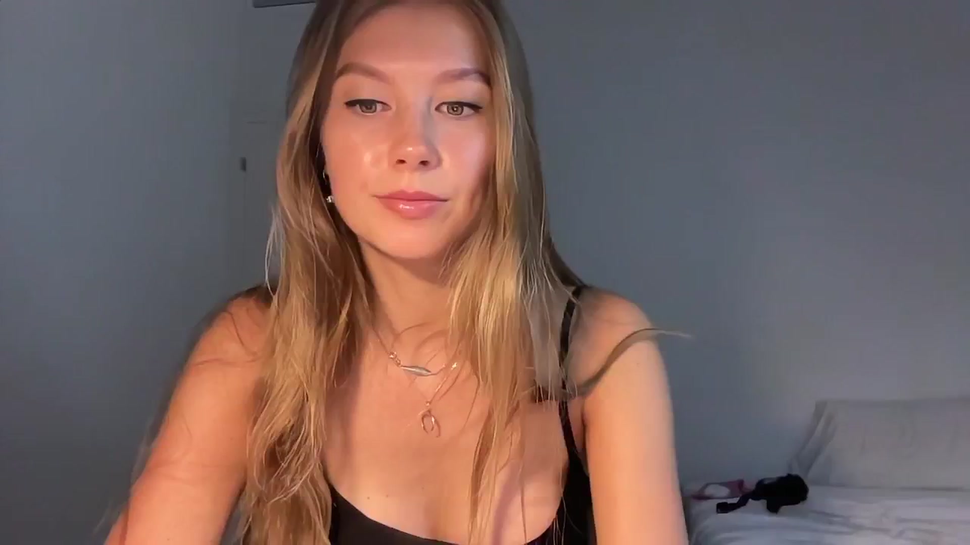 Gallery image thumbnail from SurfGirls's myfreecams stream on, 07/17/2024, 05:29 image 12 of 20