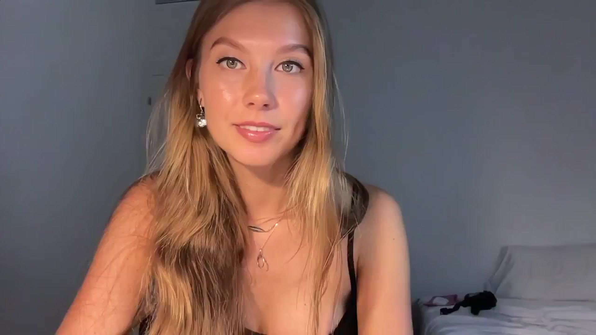 Gallery image thumbnail from SurfGirls's myfreecams stream on, 07/17/2024, 05:29 image 11 of 20