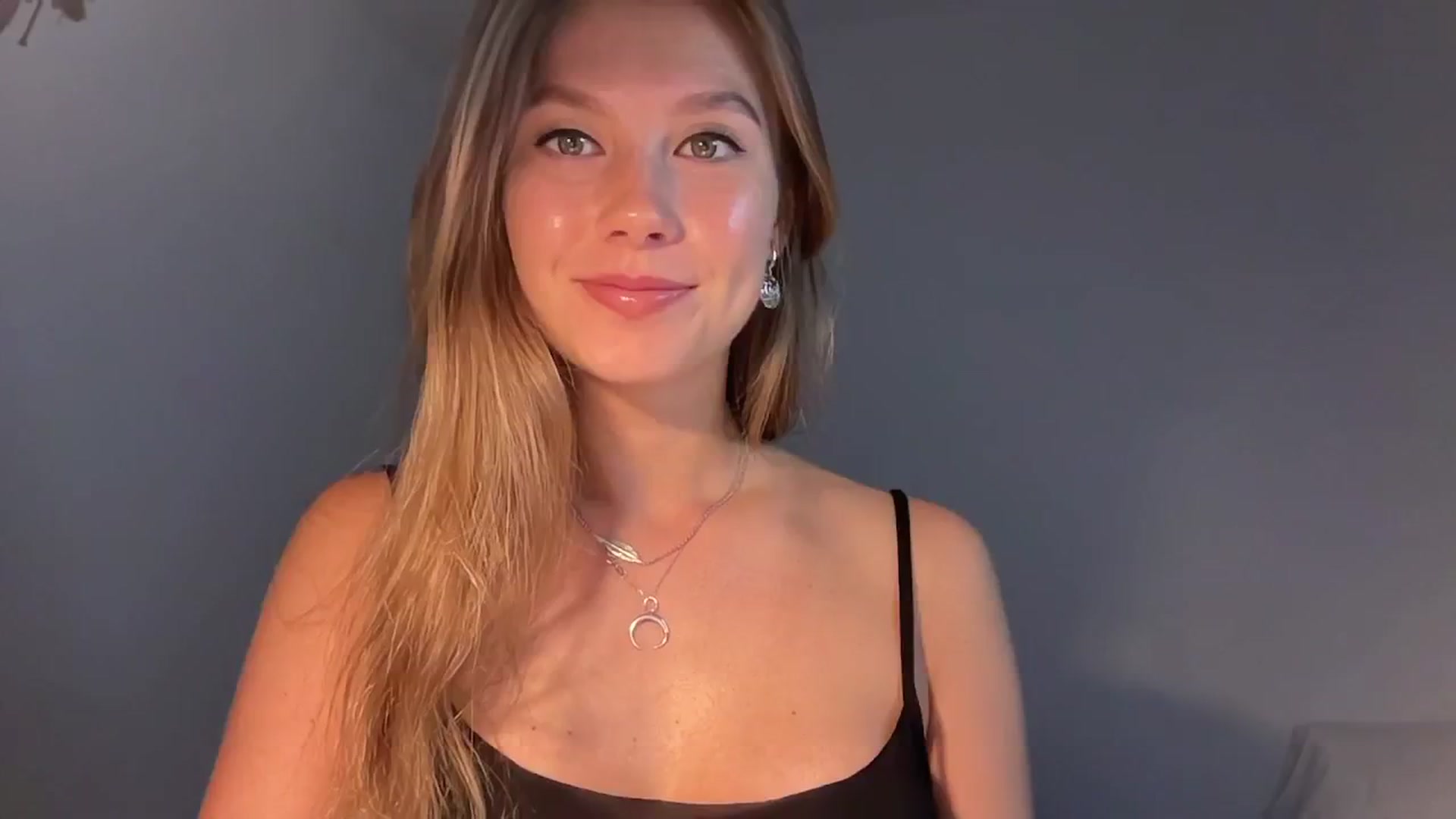 Gallery image thumbnail from SurfGirls's myfreecams stream on, 07/17/2024, 05:29 image 1 of 20